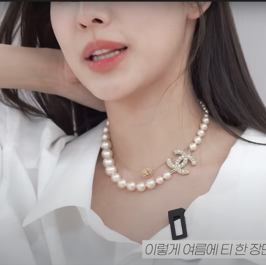 (W) Chanel Necklace Metal Glass Pearls Resin & Gold Pearly White Crystal 착용 스타일