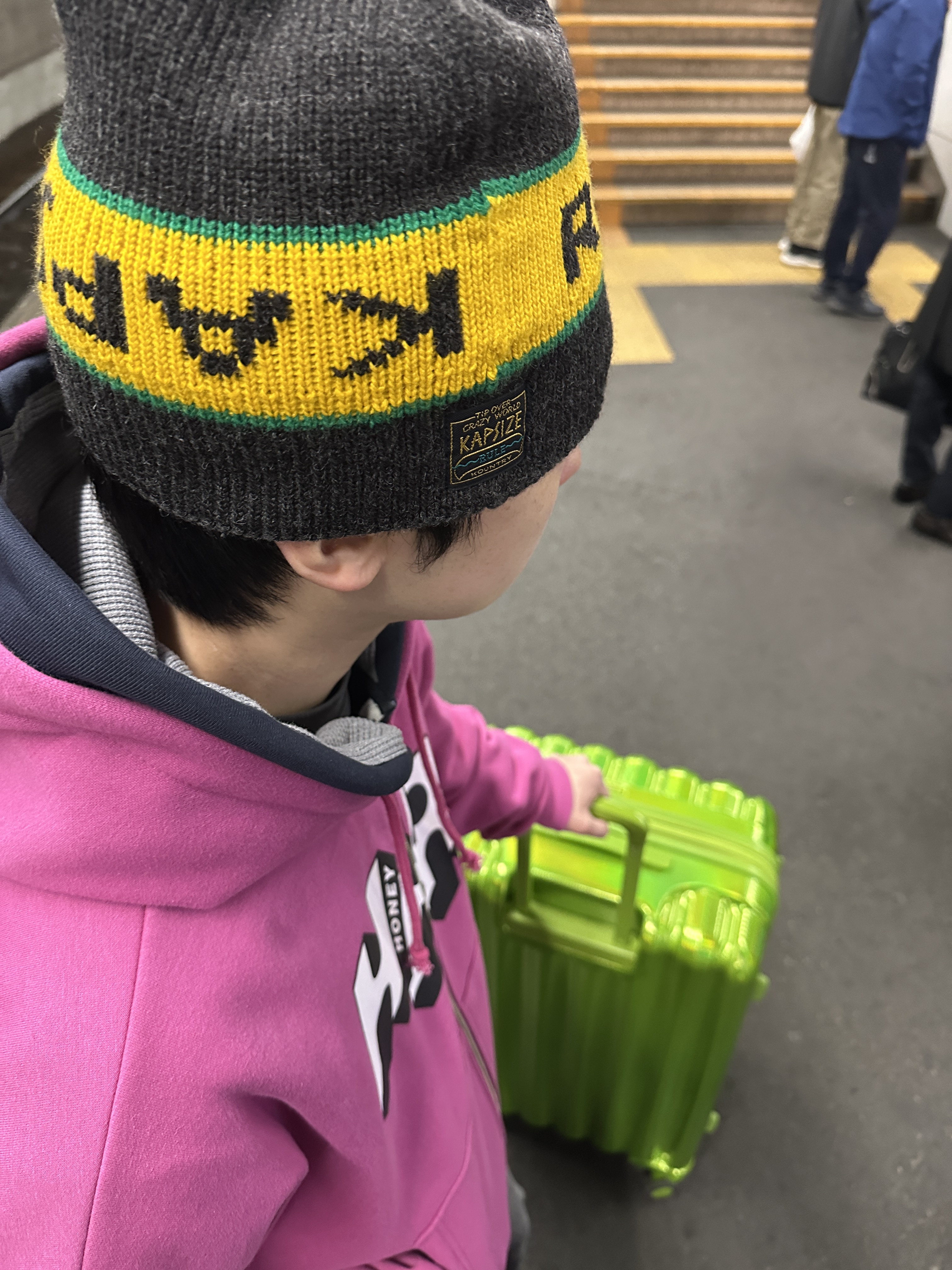 Honey Scoop House HKR Logo Zip Up Hooded Sweatshirt Pink, Kapital 7G Needle-Punched Squid Knit Cap Black 착용 스타일 - 5