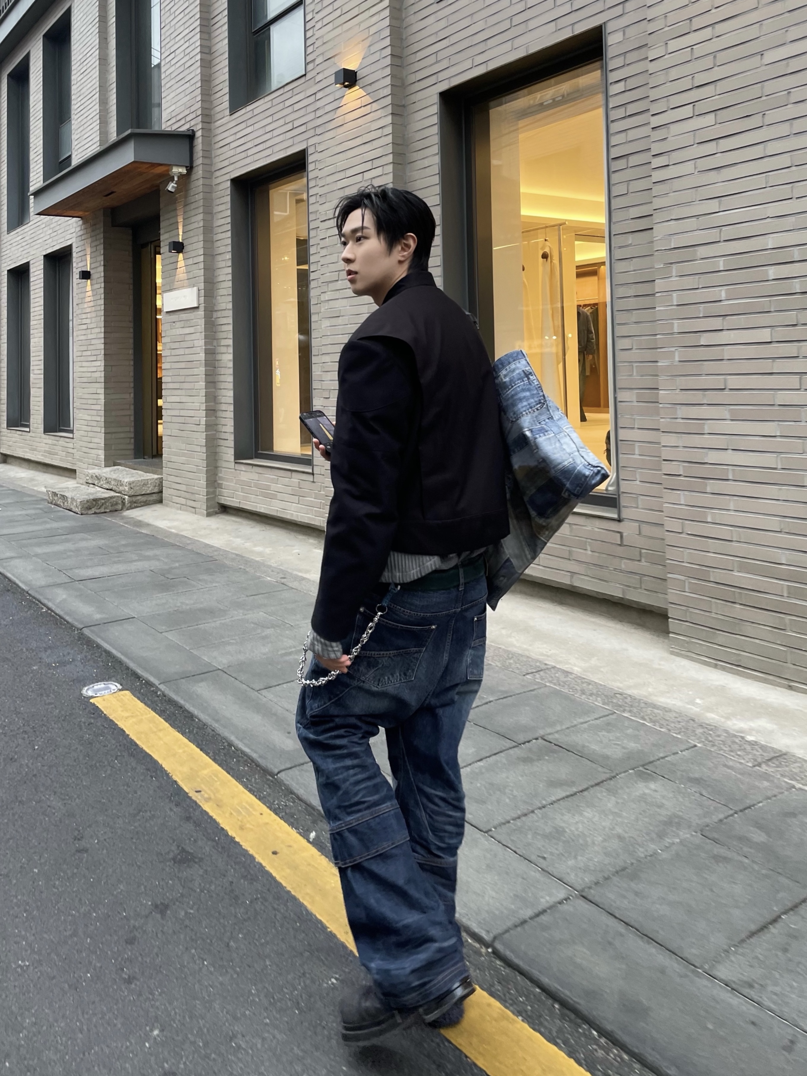Farfromwhat Far Cutline Denim Pants, [KREAM 단독] Nonnod SS Cropped Rider Jacket Matt Black 착용 스타일 - 3
