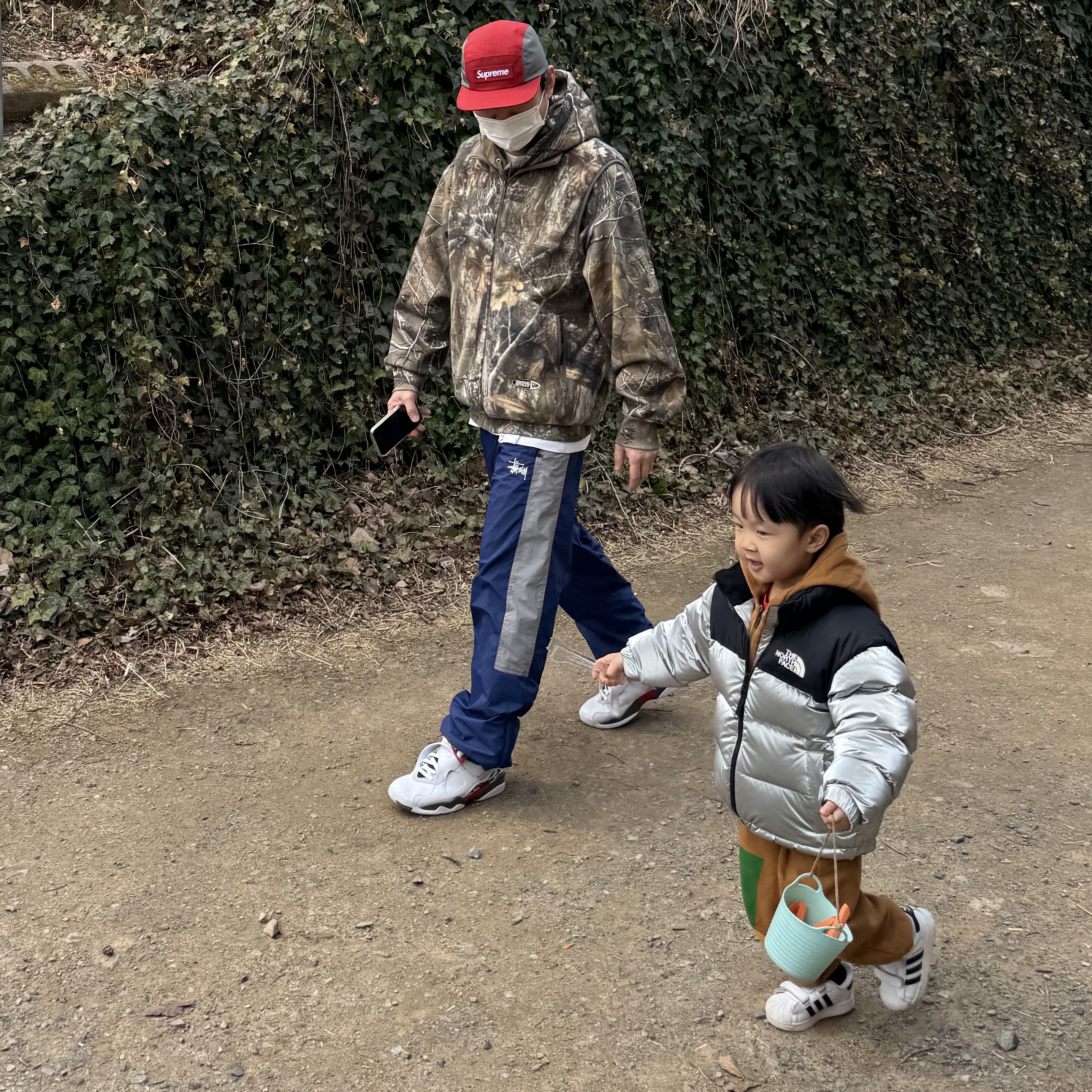 Supreme Gore-Tex Camp Cap Red - 26SS, Thisisneverthat x New Era Reverse Fleece Vest Realtree 착용 스타일 - 2