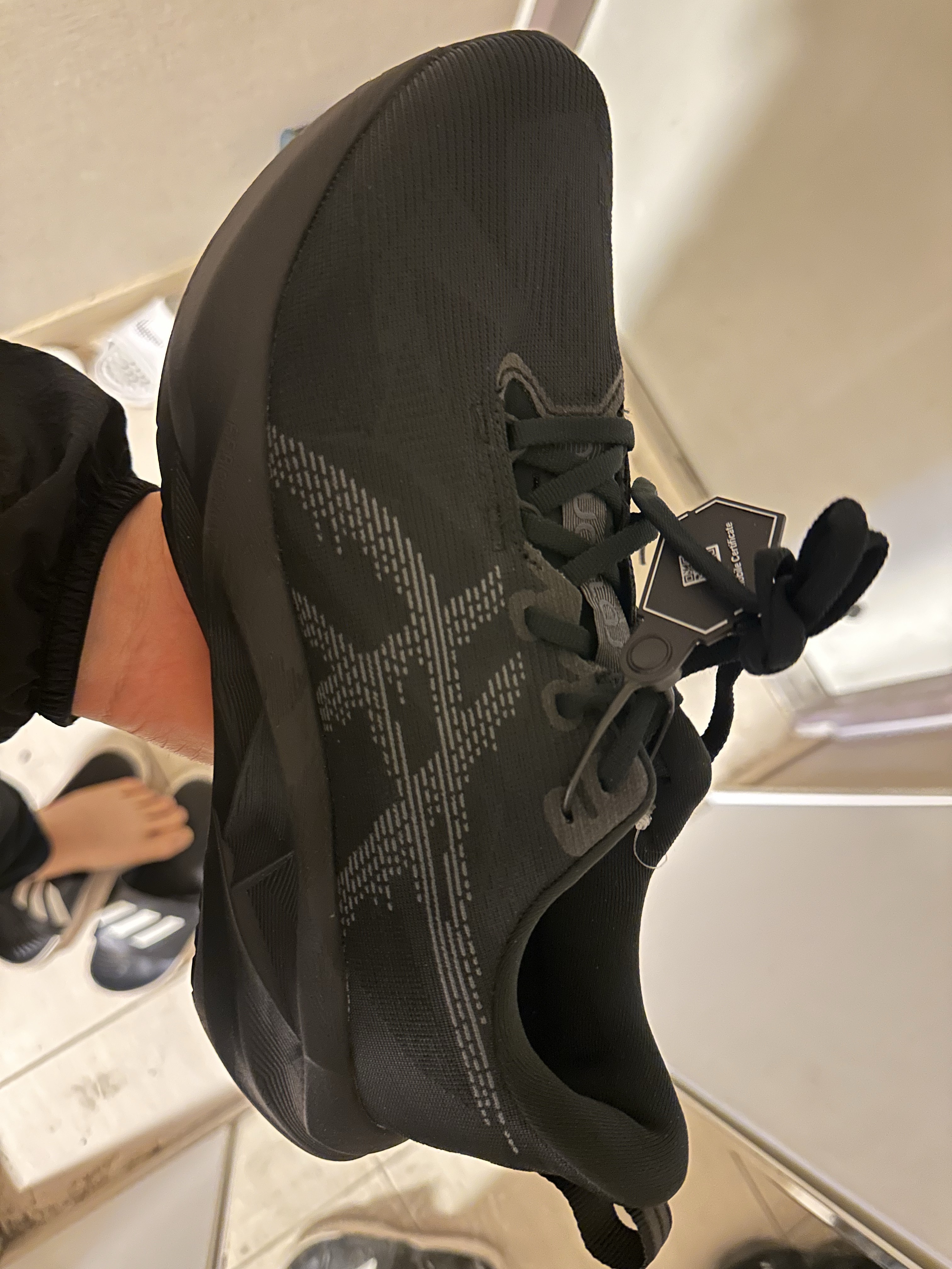 Asics Novablast 5 Black Carrier Grey, Adidas Alphabounce Slide Cloud White Core Black 착용 스타일