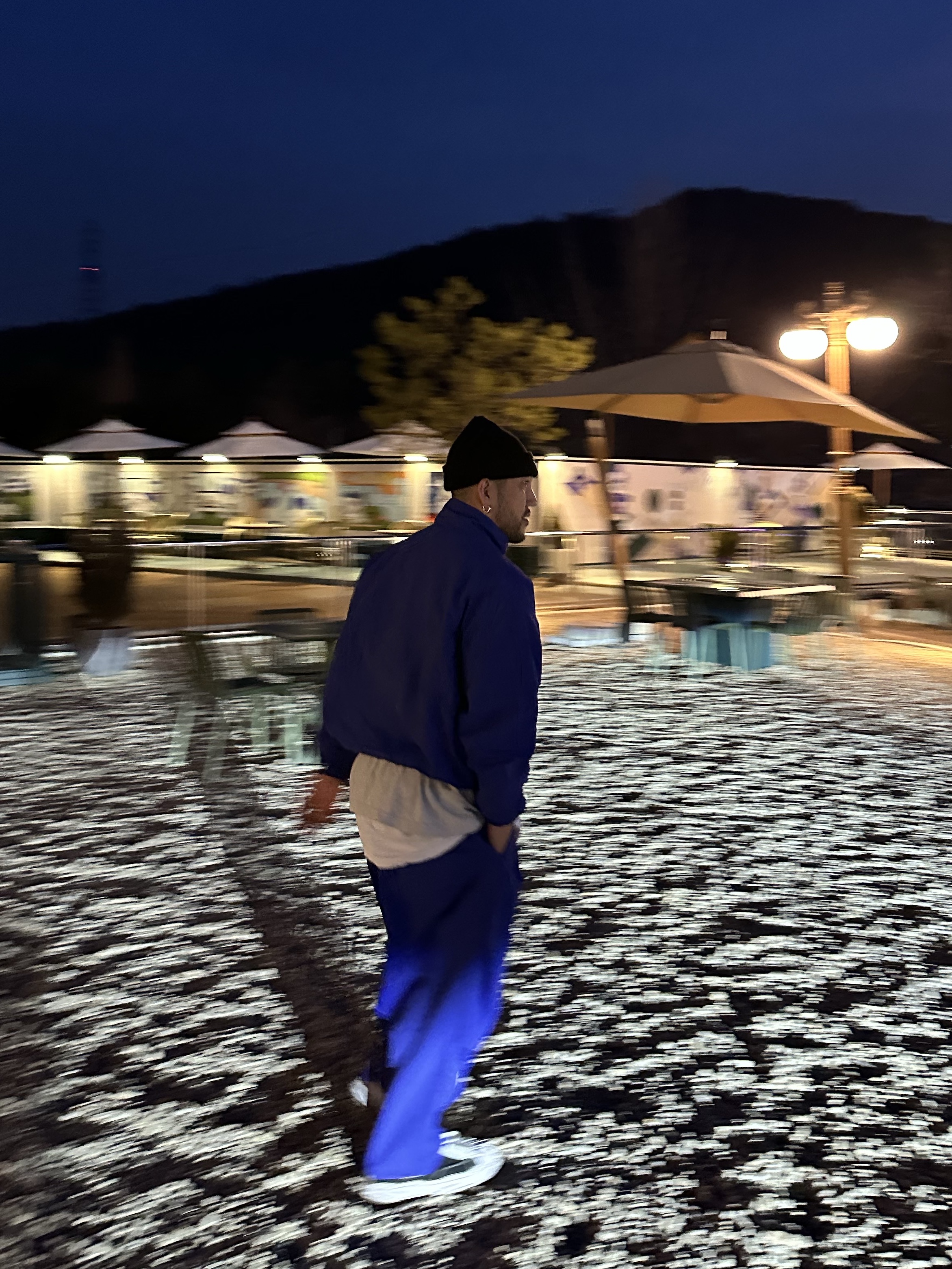 Maison Mihara Yasuhiro Blakey OG Sole Canvas Low-top Sneakers Black White, Yeezy x Gosha Rubchinskiy YZY Black Dogs T-Shirt Heather Grey 착용 스타일 - 3