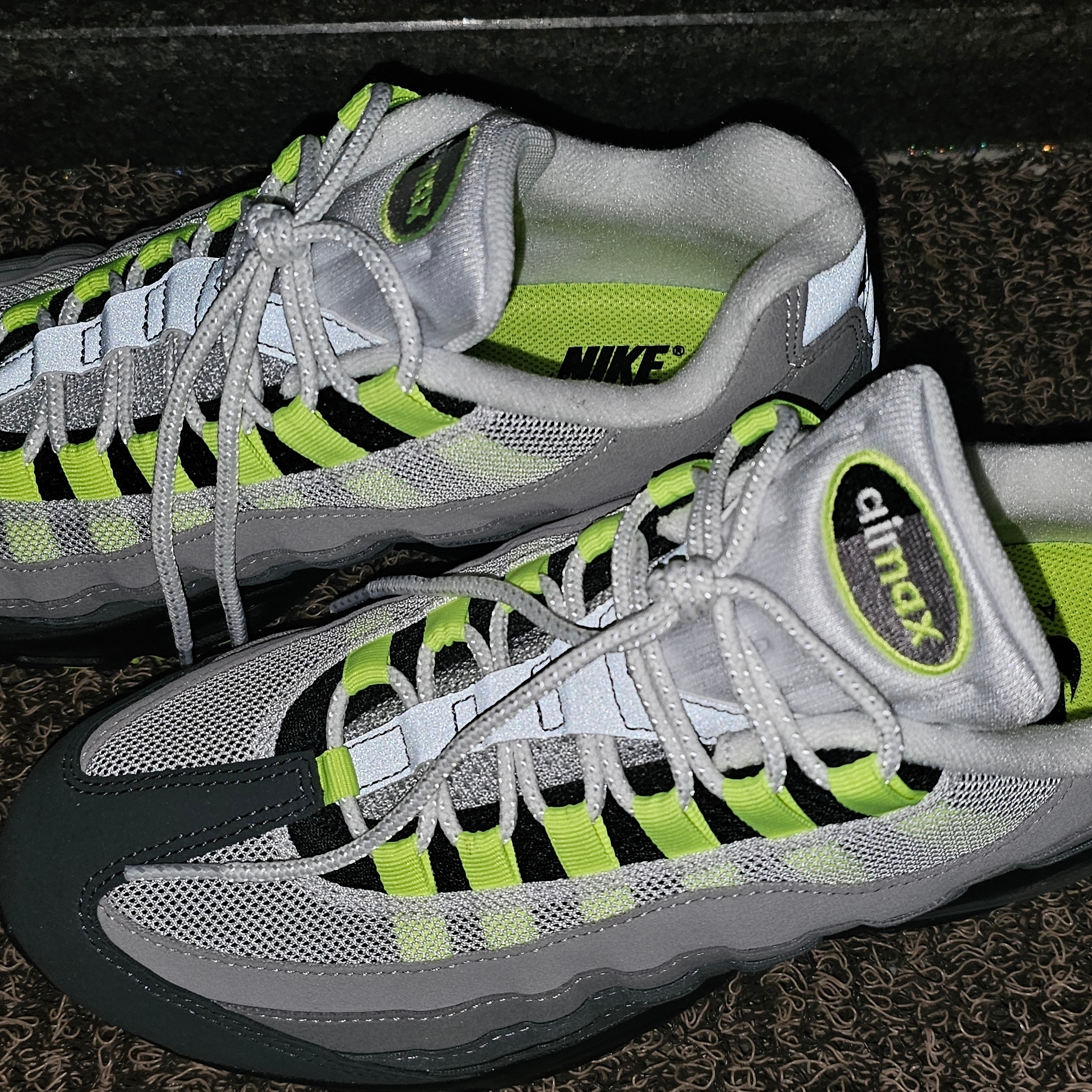 Nike Air Max 95 OG Neon 착용 스타일 - 2