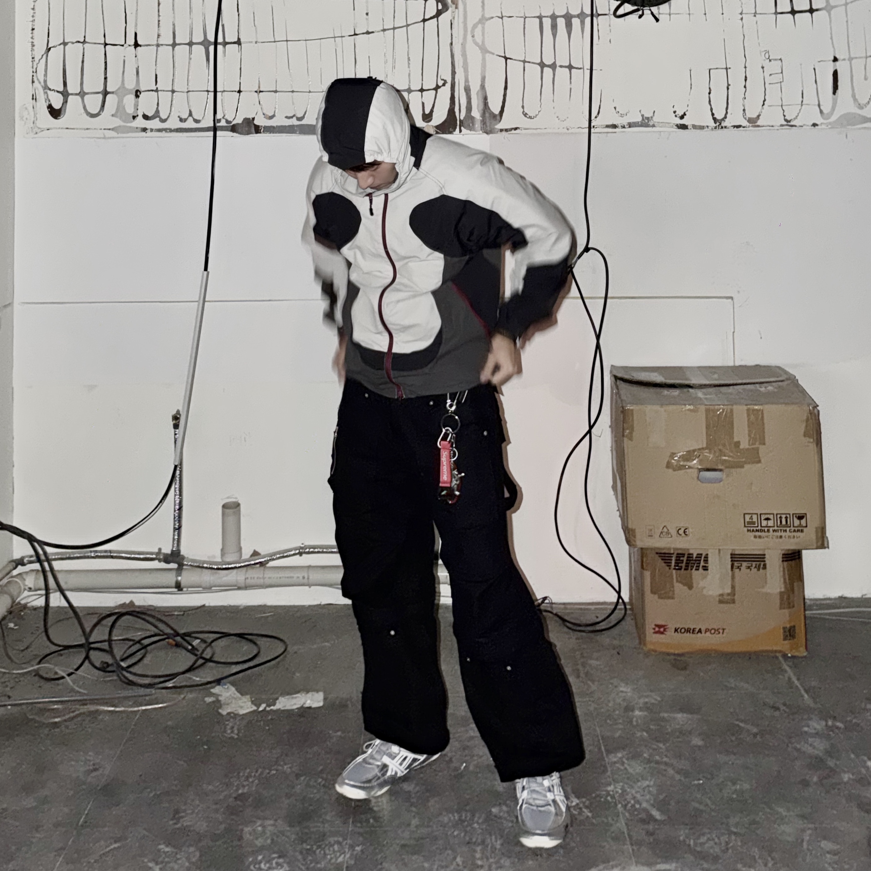 Flavorism VTG Detachable Ripstop Cargo pants Washed Black, Asics Hypersync Piedmont Grey Pure Silver 착용 스타일