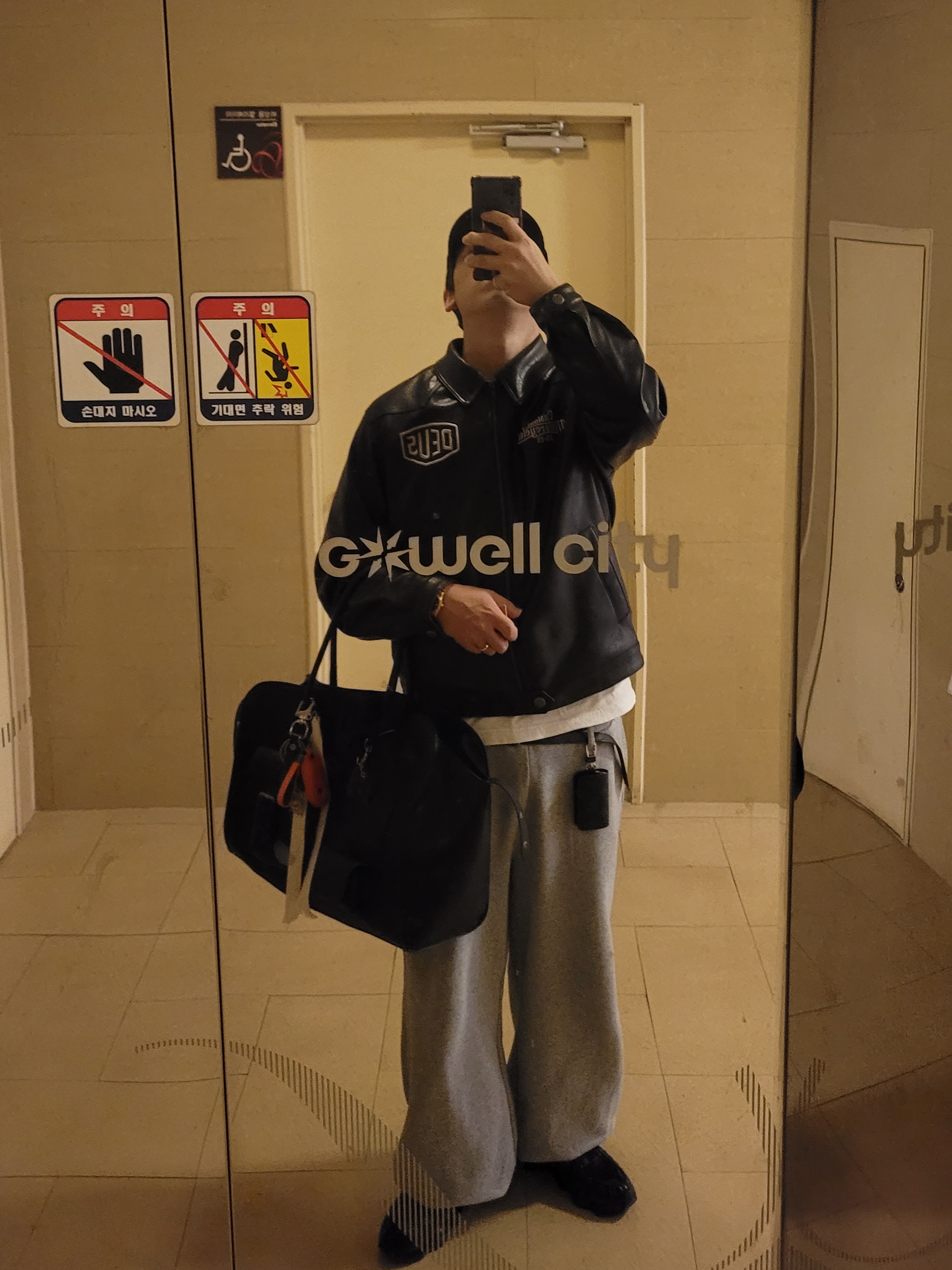 Nike Shox TL Black Metallic Hematite, Supreme Corduroy S Logo 6-Panel Black - 23FW 착용 스타일