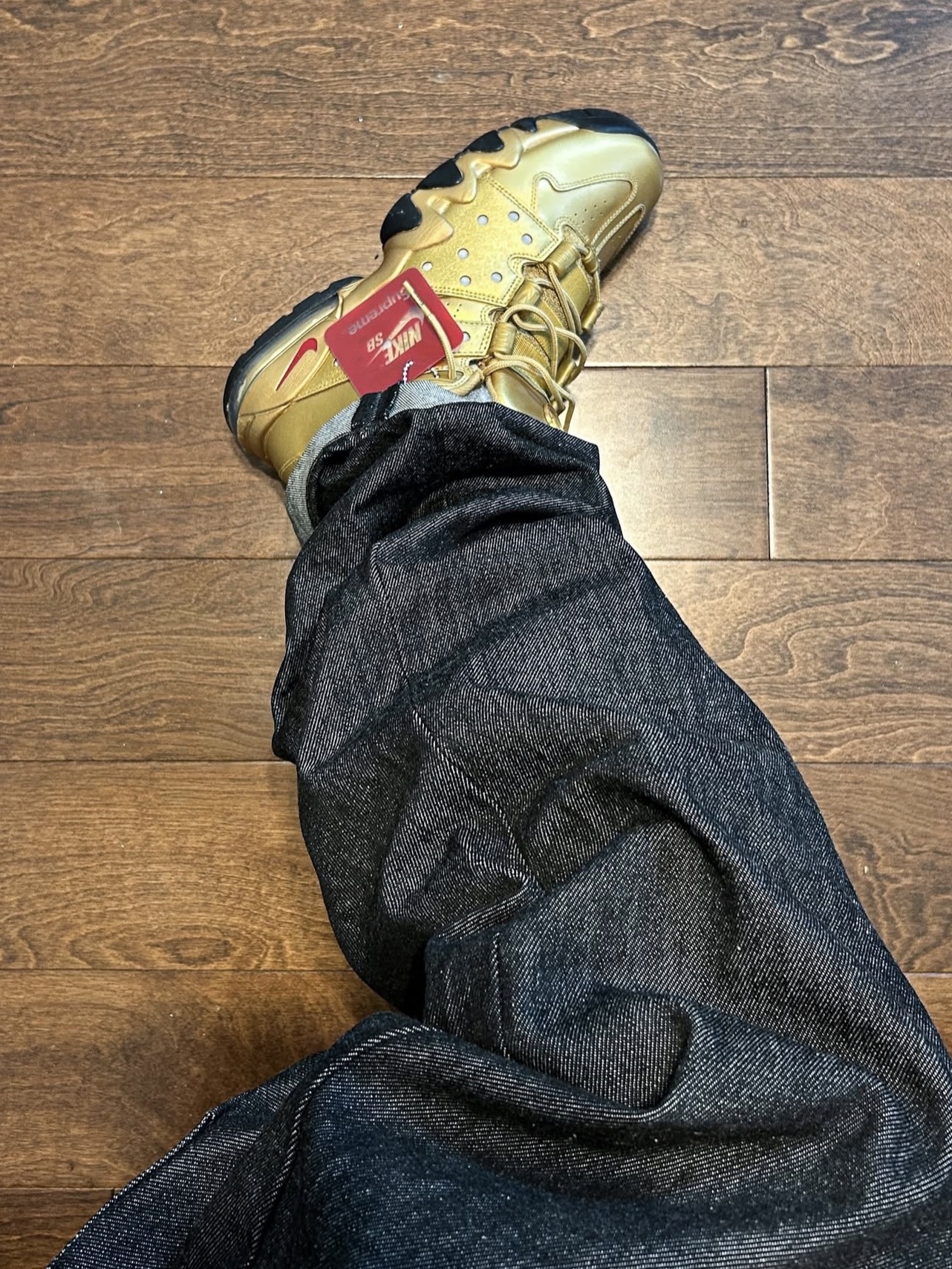 Nike x Supreme SB Air Max 2 CB 94 Low Metallic Gold Varisty Red Metallic Gold Black 착용 스타일 - 2