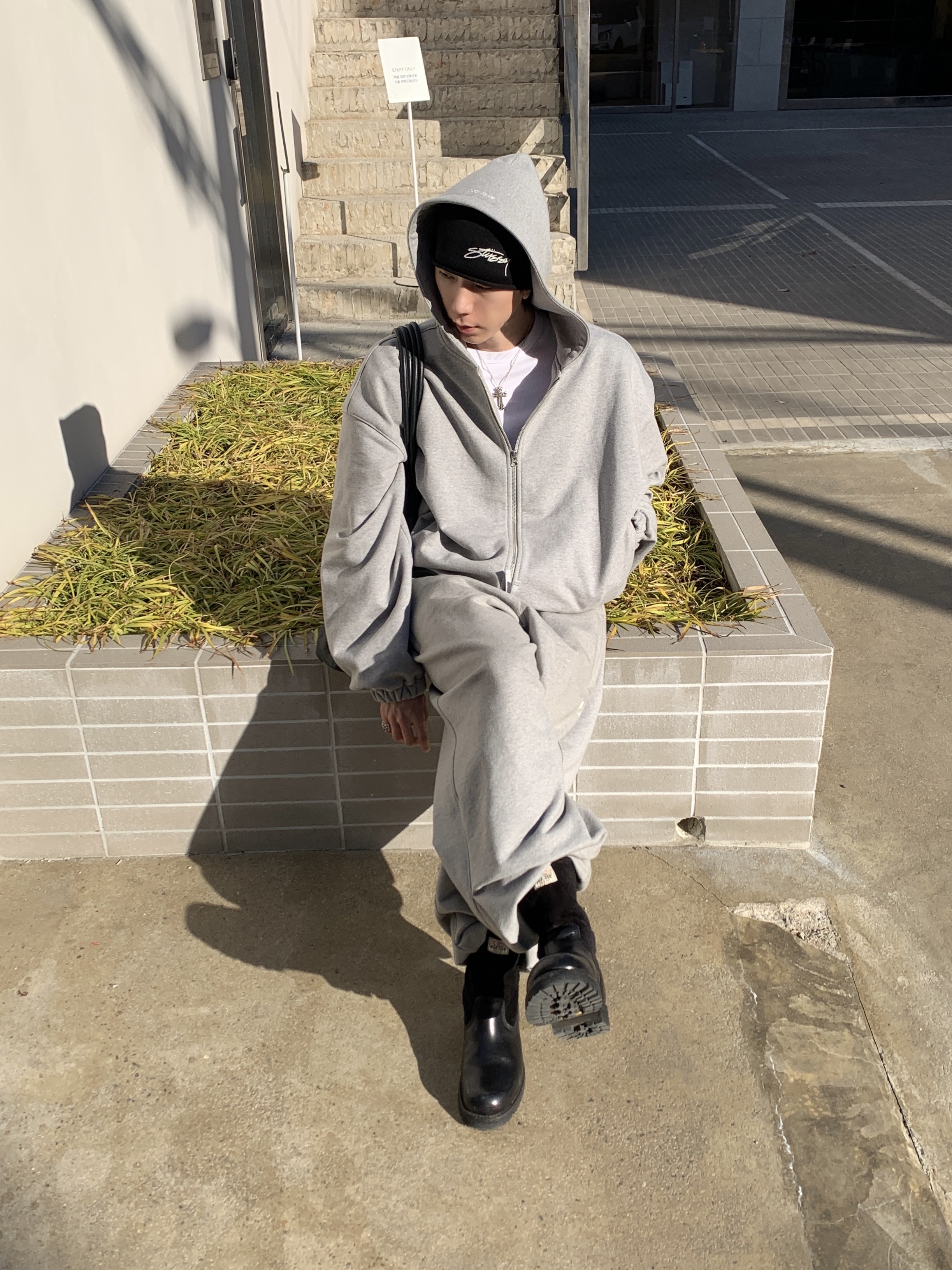 Stussy Skullcap Chain Stitch Rolled Edge Black, Our Legacy x Stussy Work Shop Work Boot Black Leather 착용 스타일 - 10