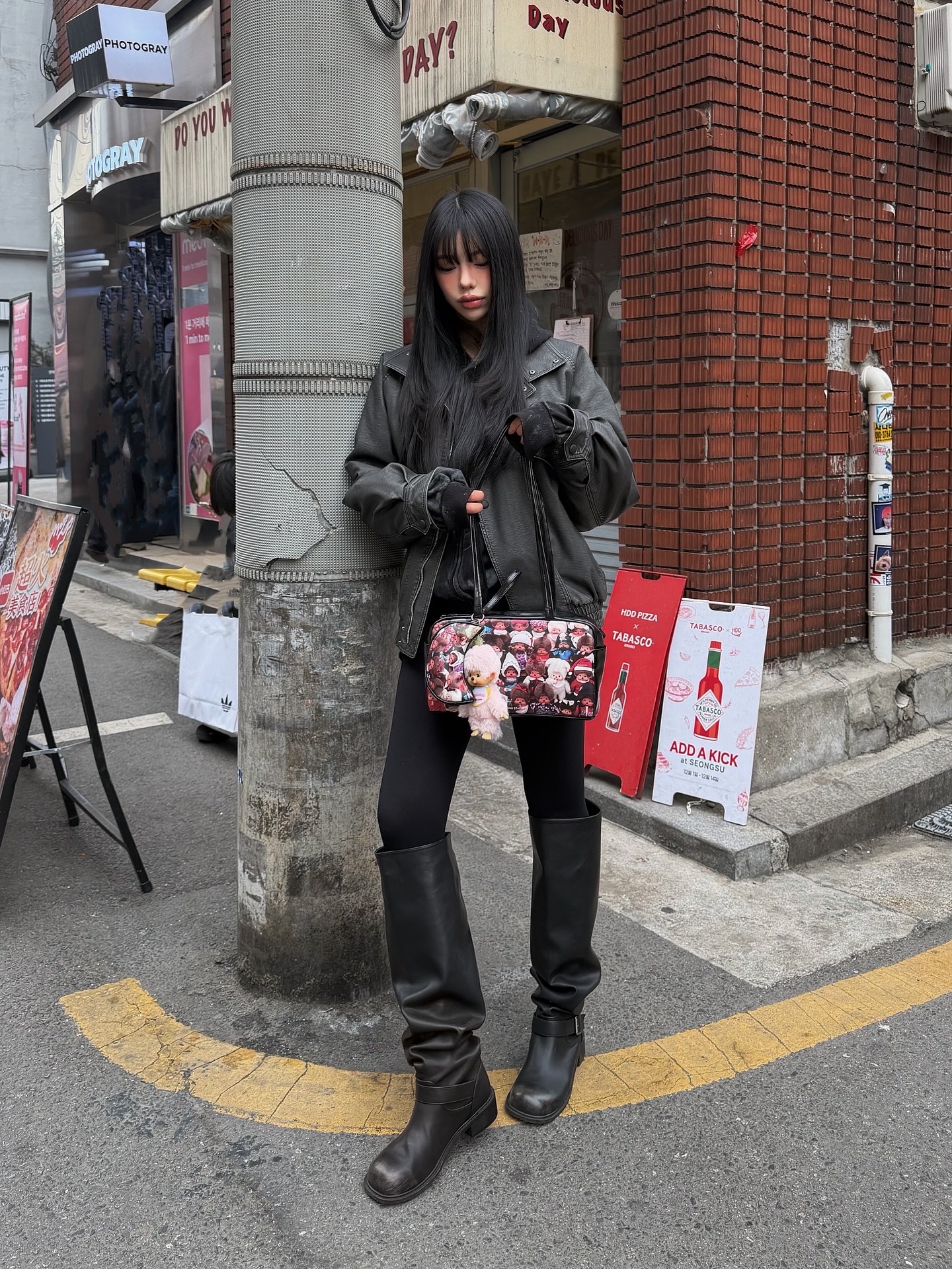 Monchhichi COLORS Keychain Pink, [예약 배송] JOSEPH&STACEY JAS Box Bag Team Monchhichi Black 착용 스타일 - 1