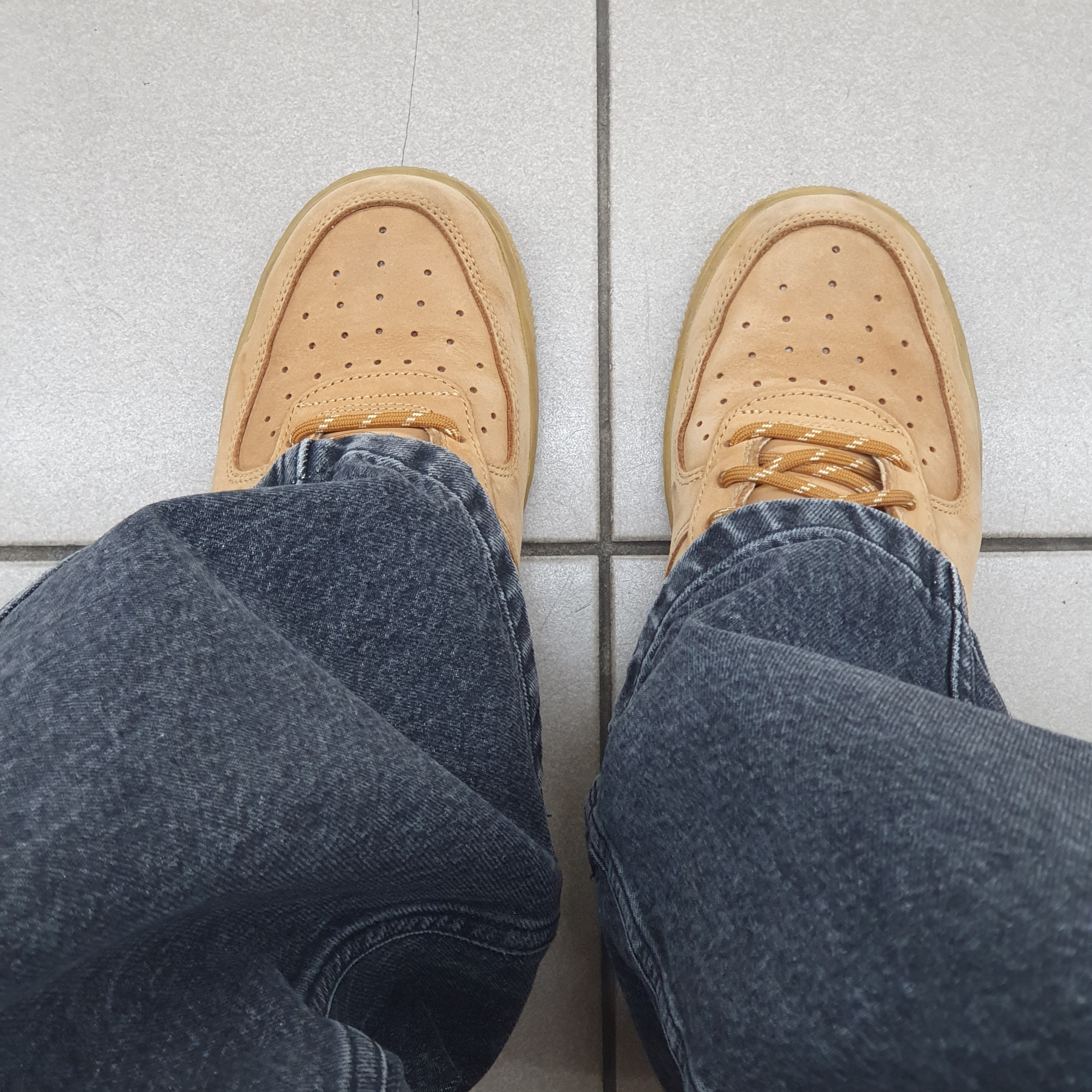 Nike Air Force 1 '07 WB Flax 착용 스타일