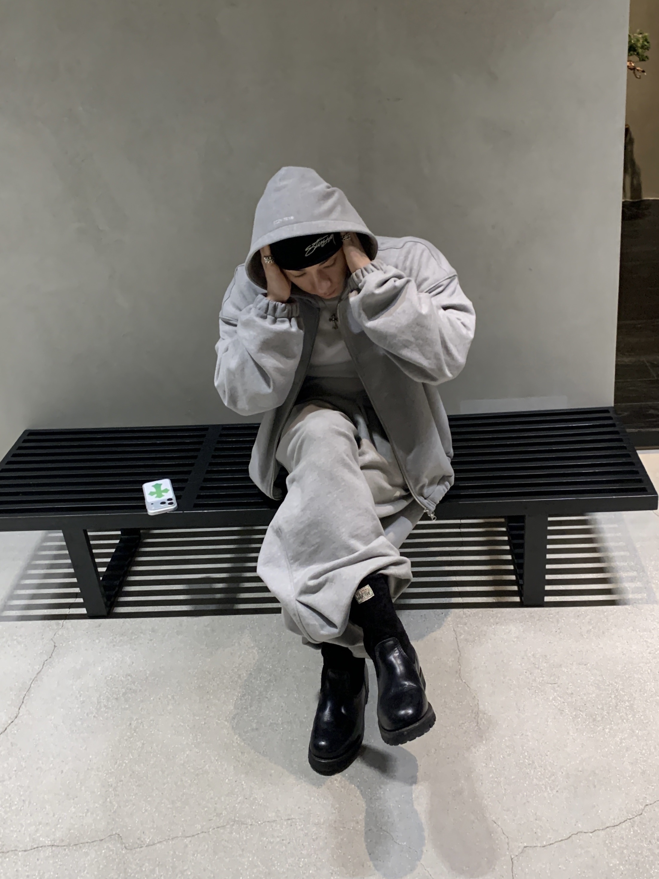 Stussy Skullcap Chain Stitch Rolled Edge Black, Our Legacy x Stussy Work Shop Work Boot Black Leather 착용 스타일 - 6