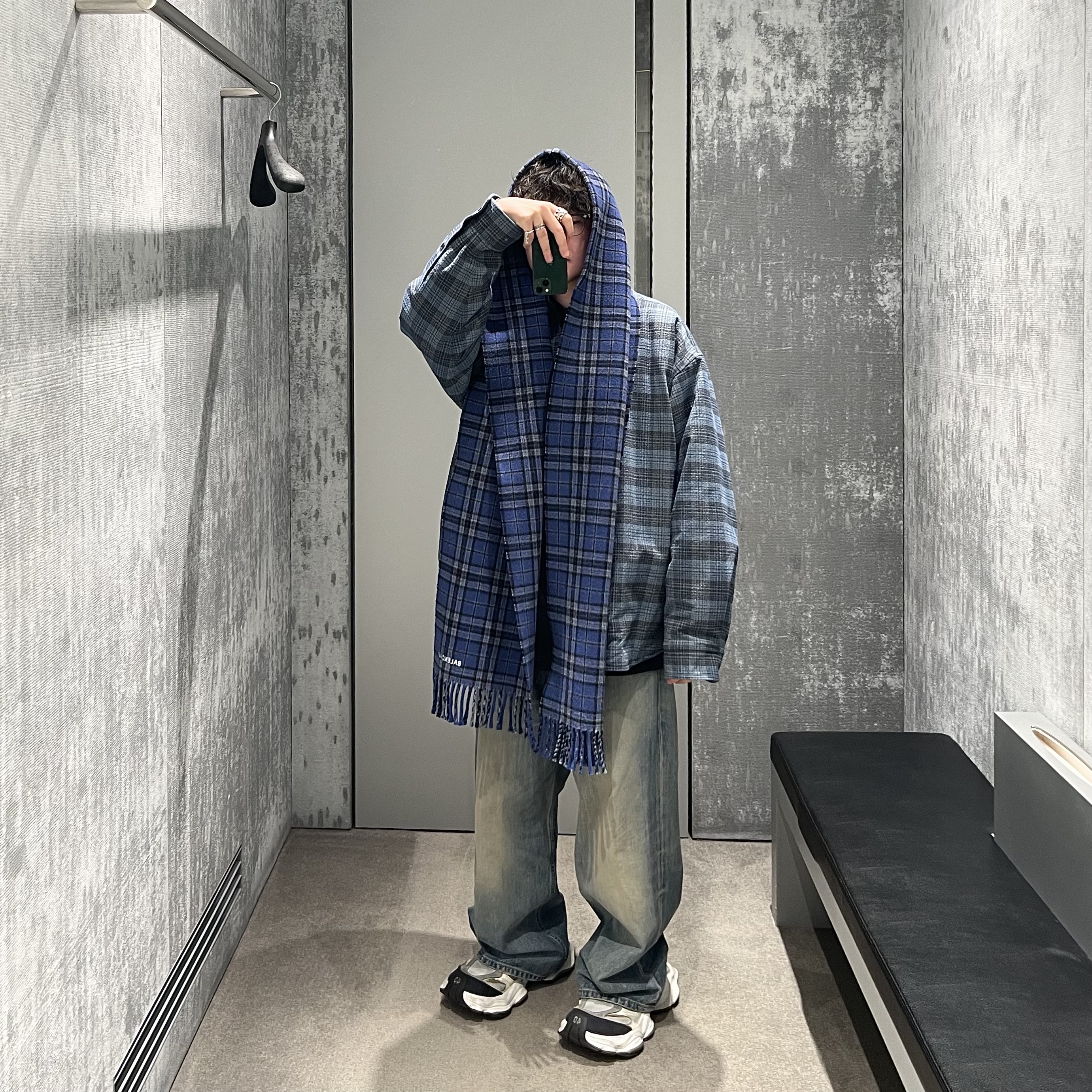 Balenciaga Cargo Sneakers White Grey, Balenciaga Oversized Baggy Pants Light Blue 착용 스타일 - 1