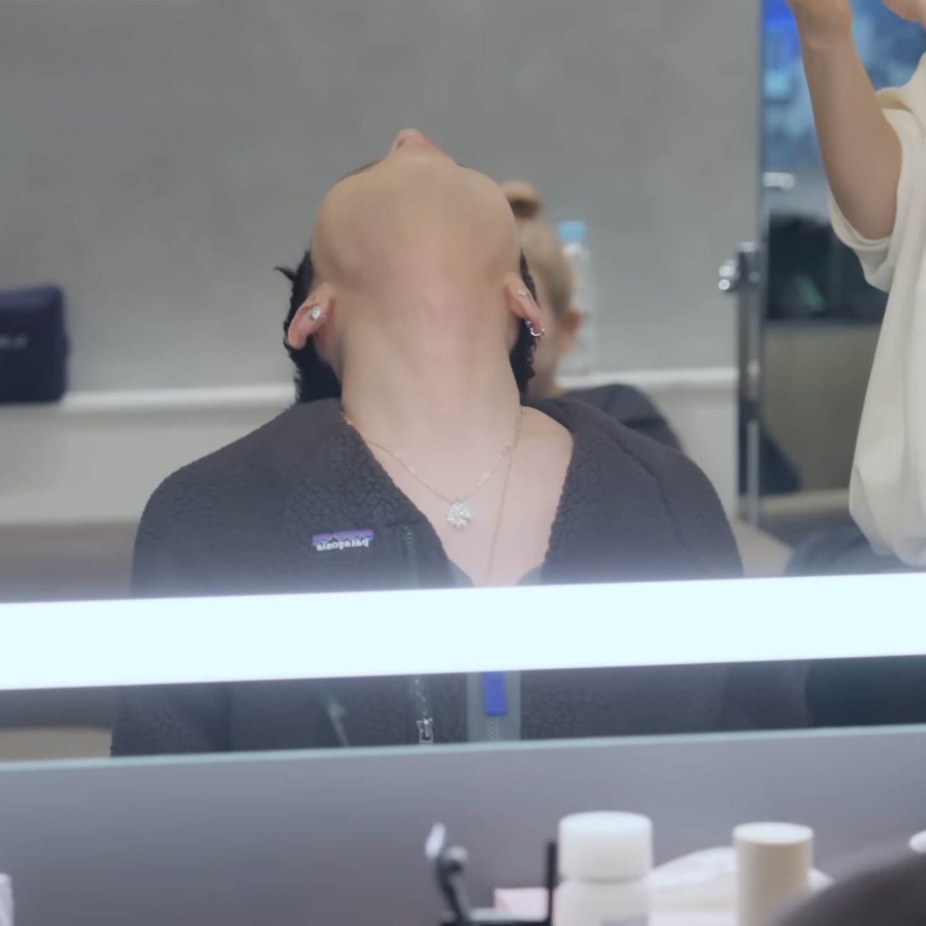 Patagonia Retro Pile Fleece Jacket Black W Forge Grey 착용 스타일