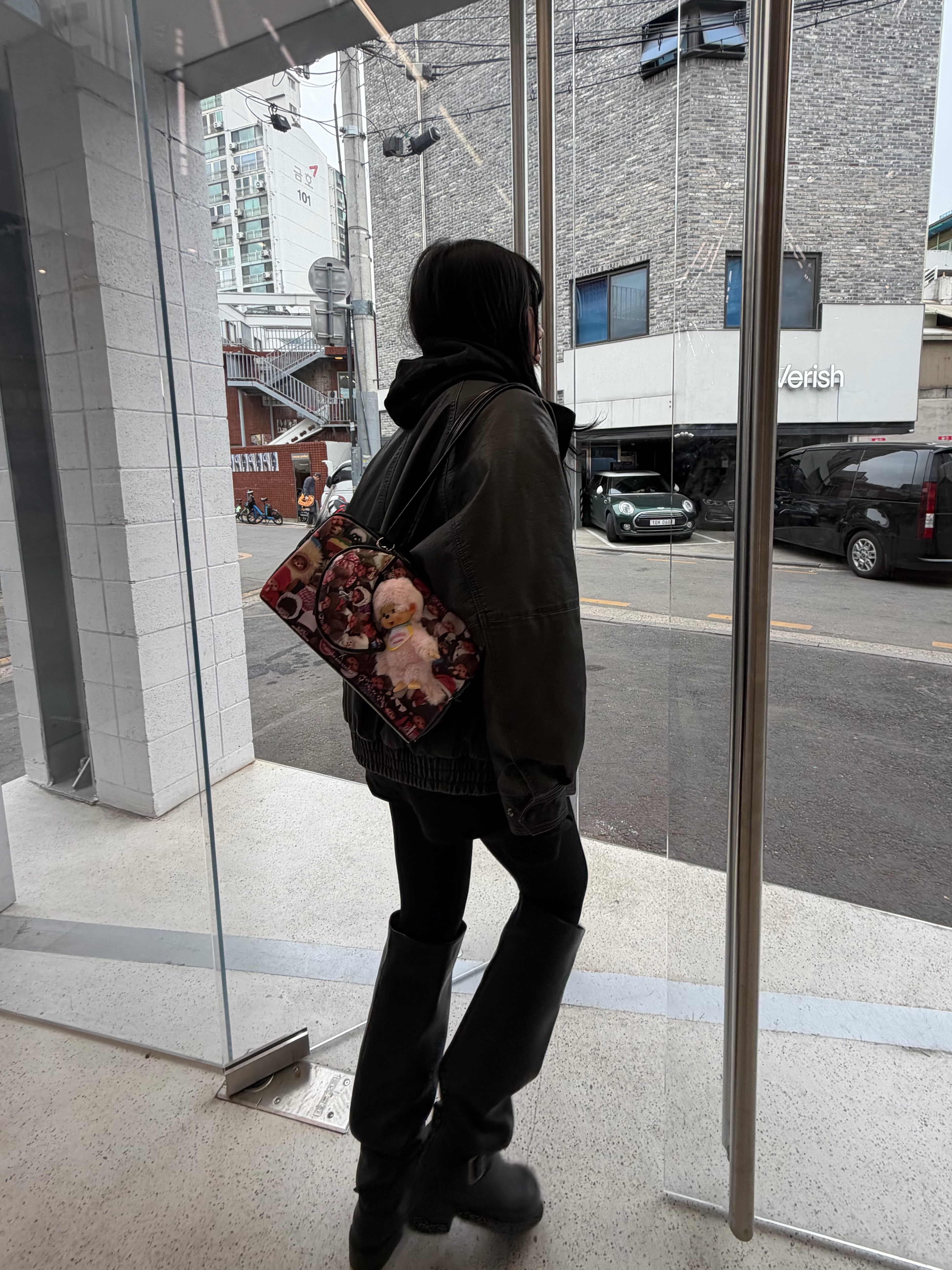 Monchhichi COLORS Keychain Pink, [예약 배송] JOSEPH&STACEY JAS Box Bag Team Monchhichi Black 착용 스타일 - 2