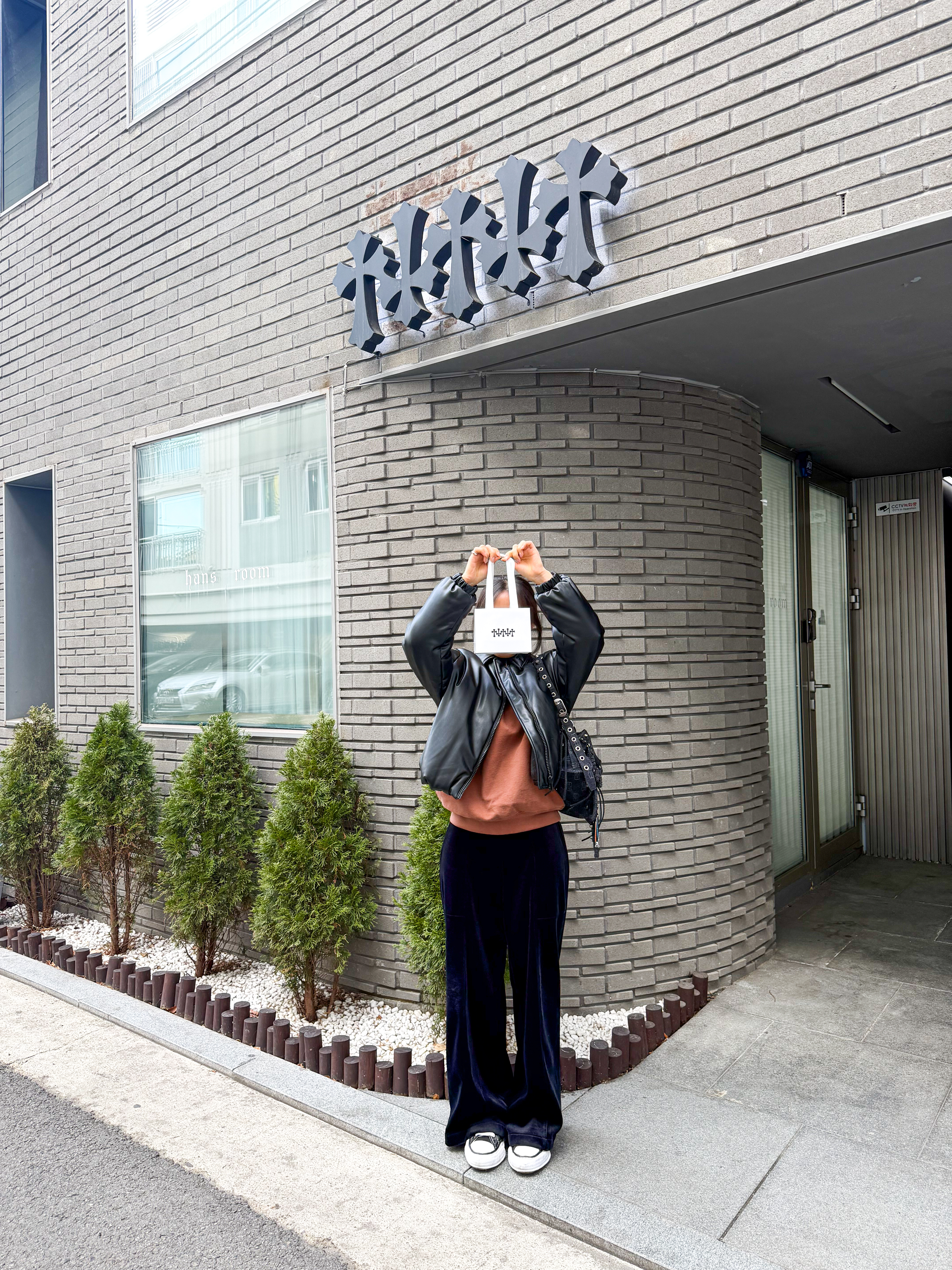 Maison Mihara Yasuhiro Peterson OG Sole Canvas Low Sneakers Black, Balenciaga Classic City Medium Bag (115748) L152403 착용 스타일 - 1