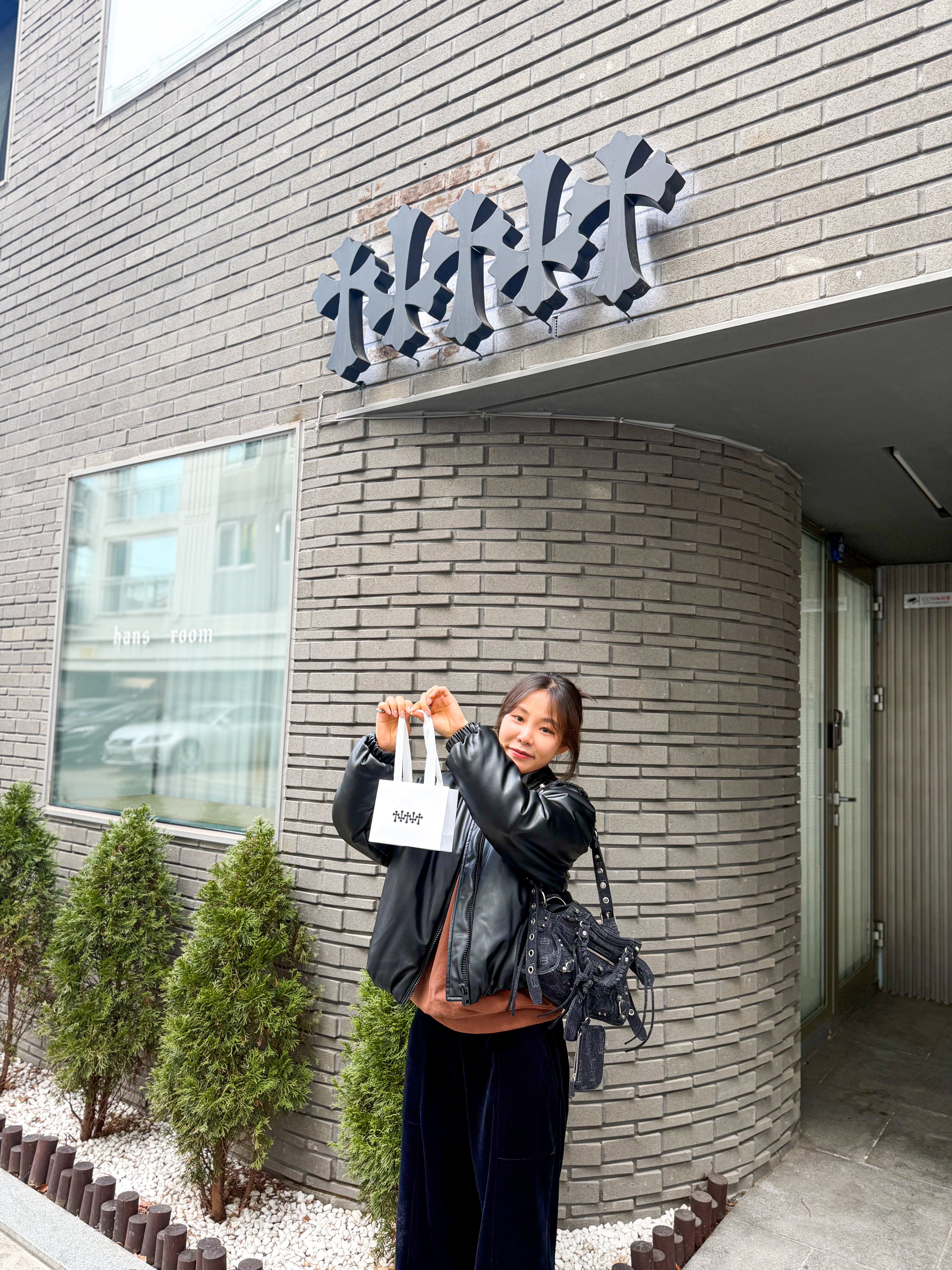 Maison Mihara Yasuhiro Peterson OG Sole Canvas Low Sneakers Black, Balenciaga Classic City Medium Bag (115748) L152403 착용 스타일 - 2