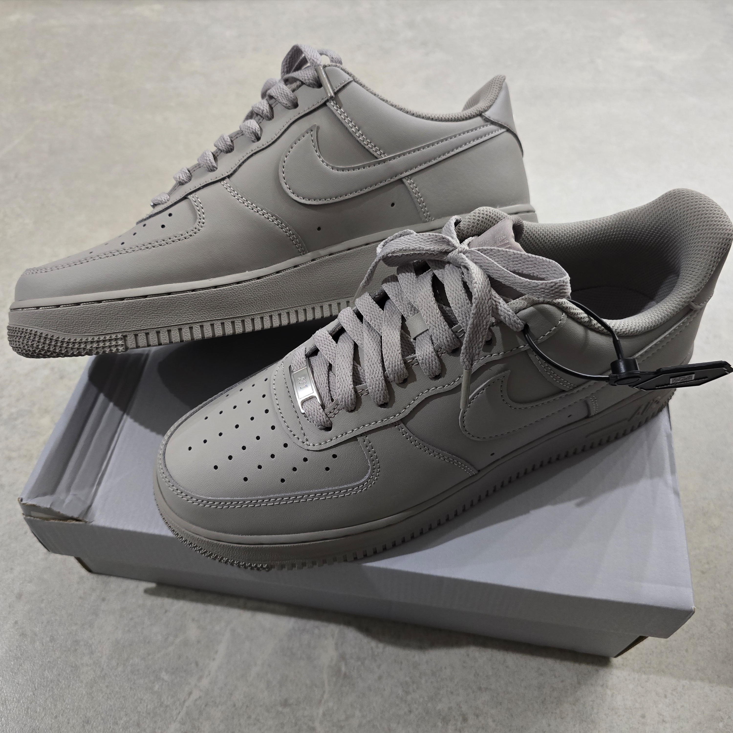 Nike Air Force 1 '07 College Grey 착용 스타일