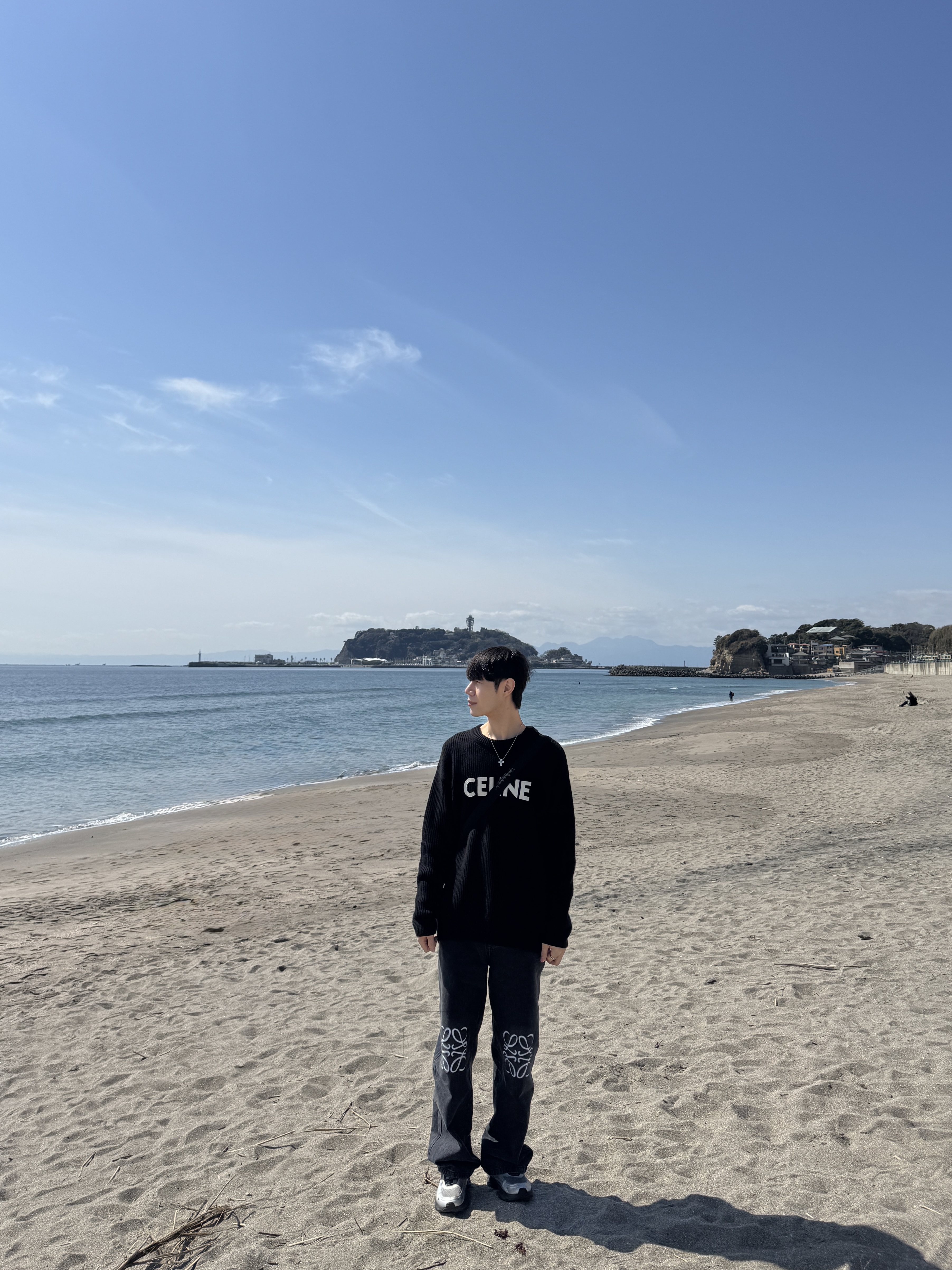 Celine Oversized Sweater in Ribbed Wool Black, Loewe Anagram Baggy Jeans in Denim Black 착용 스타일