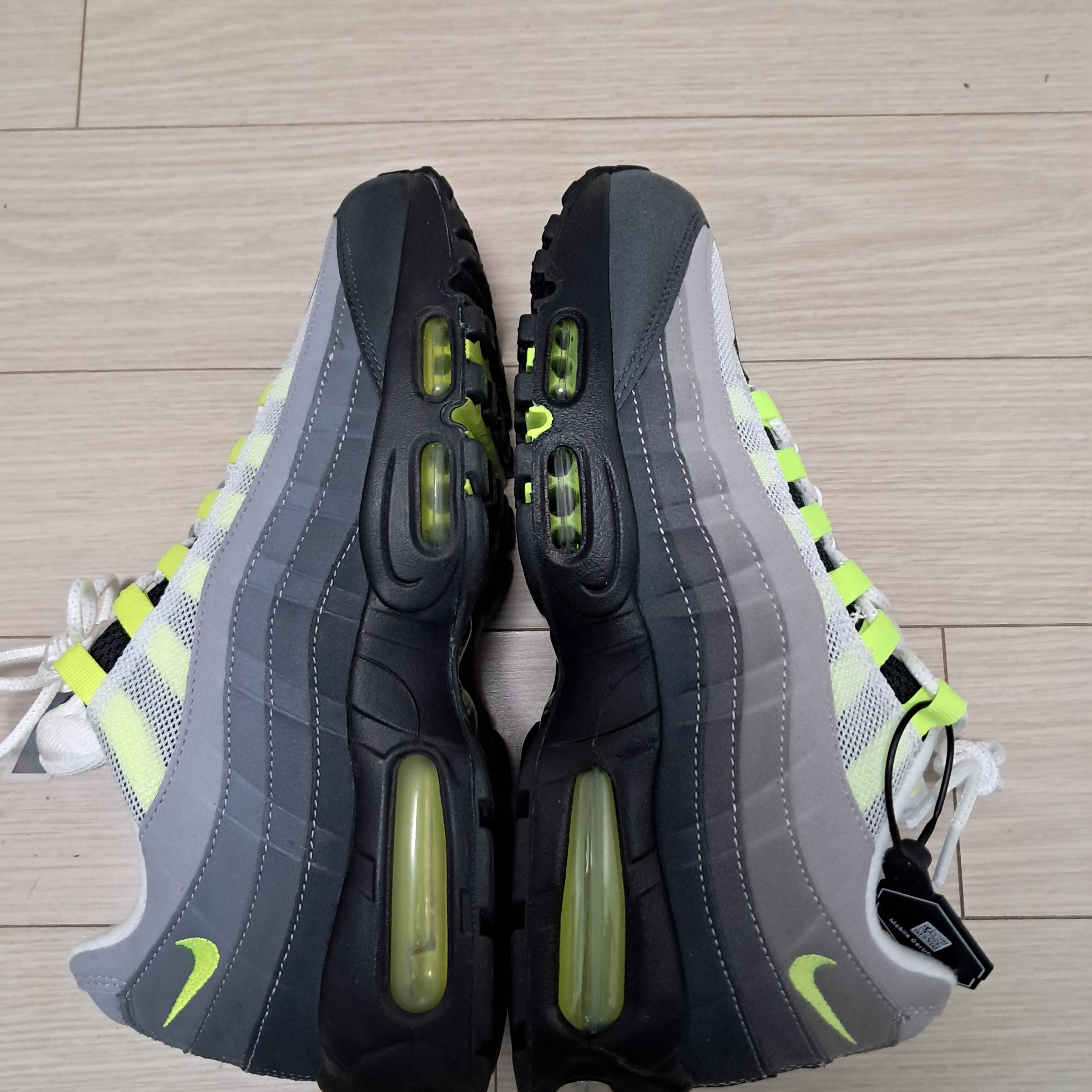 Nike Air Max 95 OG Neon 착용 스타일 - 2
