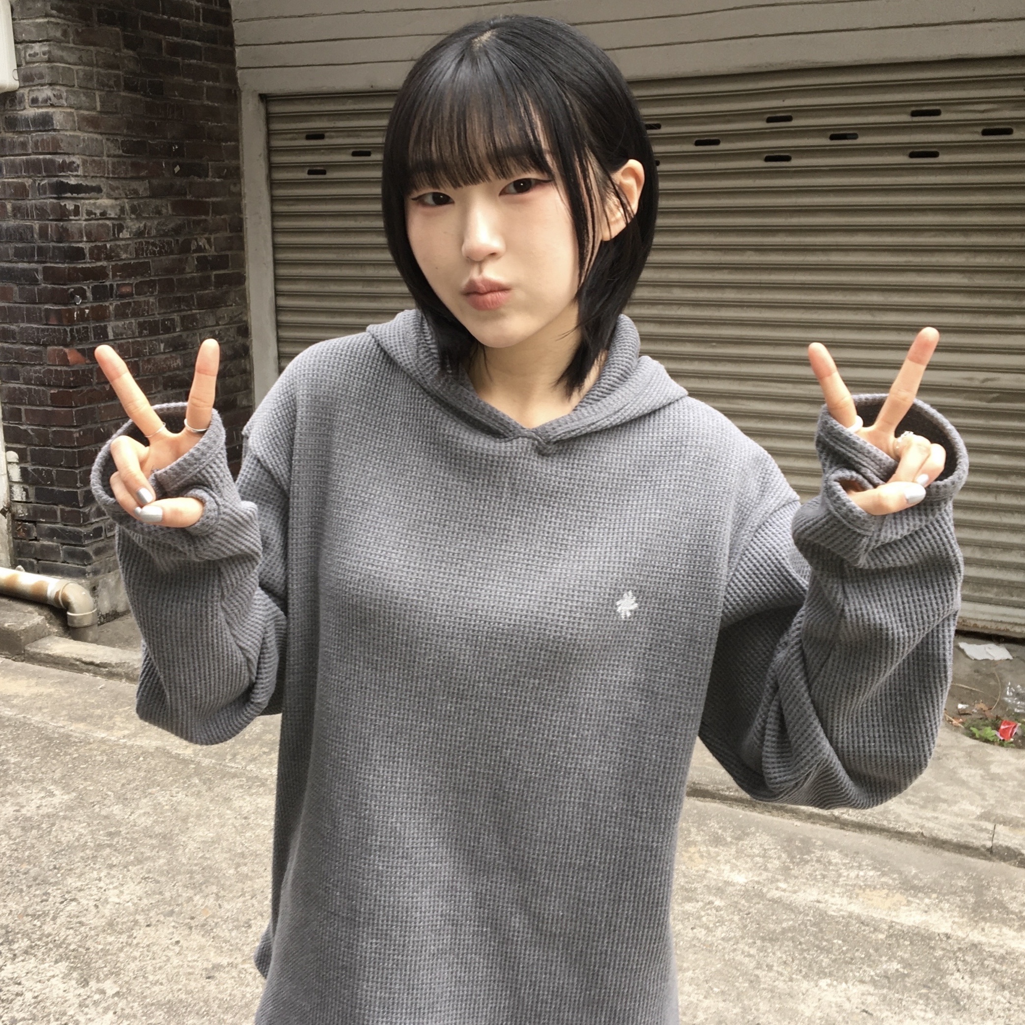 SLOW RECORD HOUSE Waffle Fingerhole Hood Blue Grey 착용 스타일 - 3