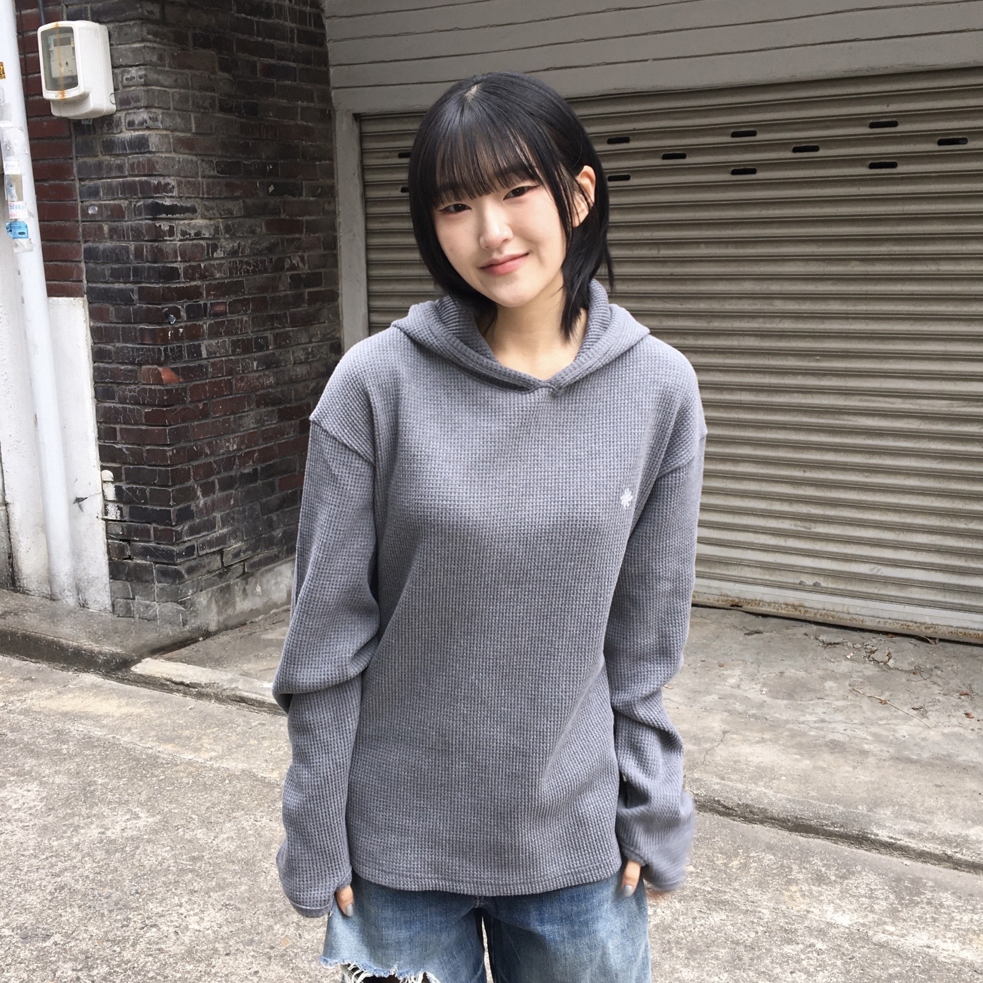 SLOW RECORD HOUSE Waffle Fingerhole Hood Blue Grey 착용 스타일 - 5