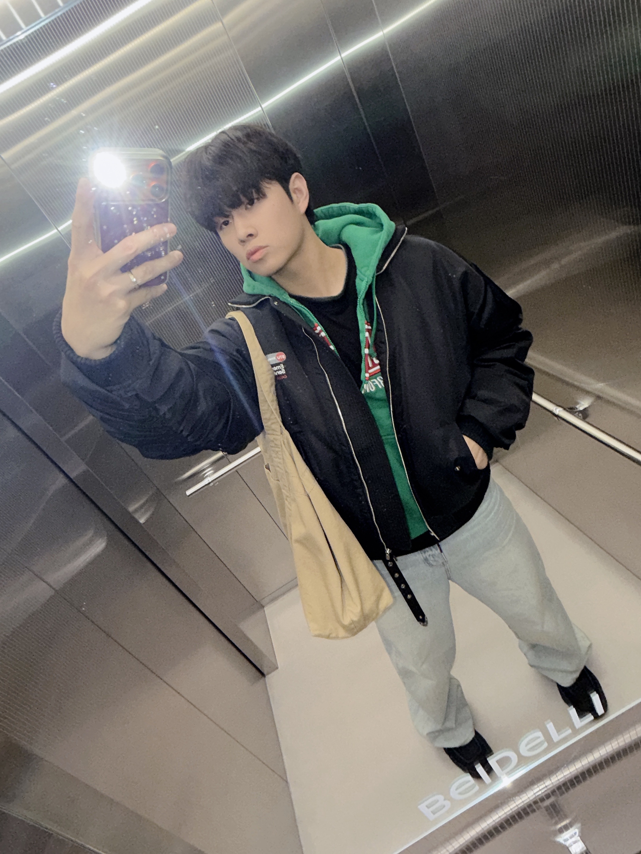 (W) Nike Shox Z Black University Red, Supreme Performance Zip Up Hooded Sweatshirt Green - 26SS 착용 스타일 - 1