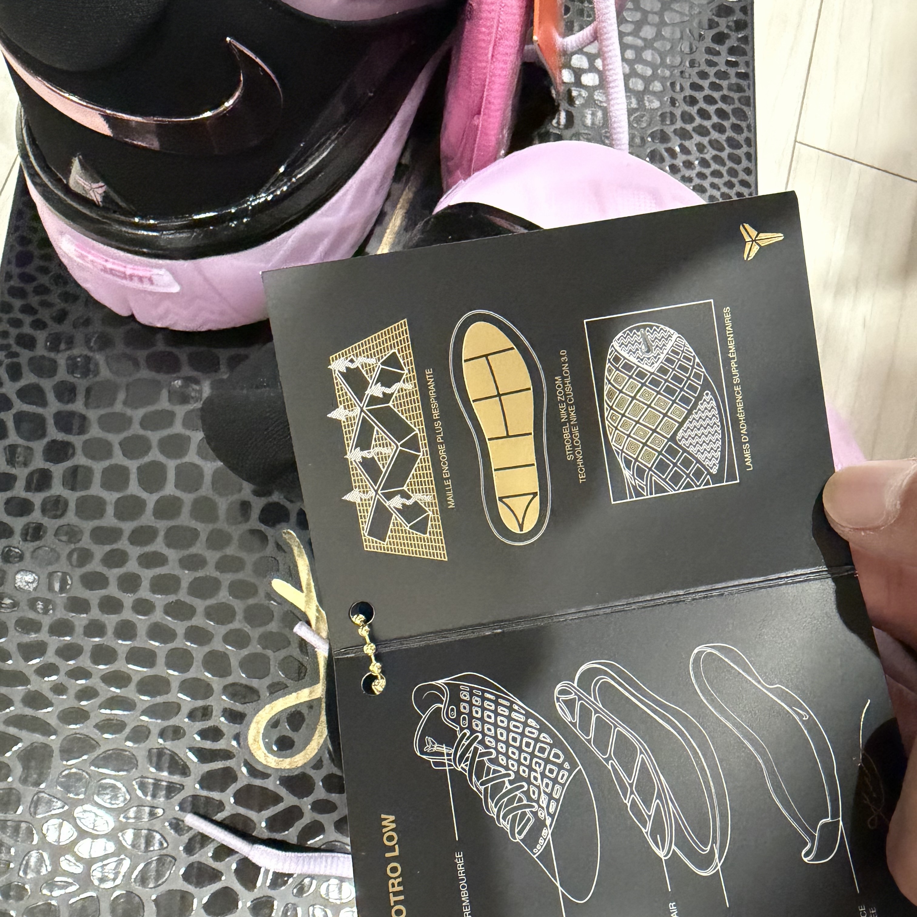 Nike Kobe 3 Low Protro Doll Pink Foam 착용 스타일 - 3