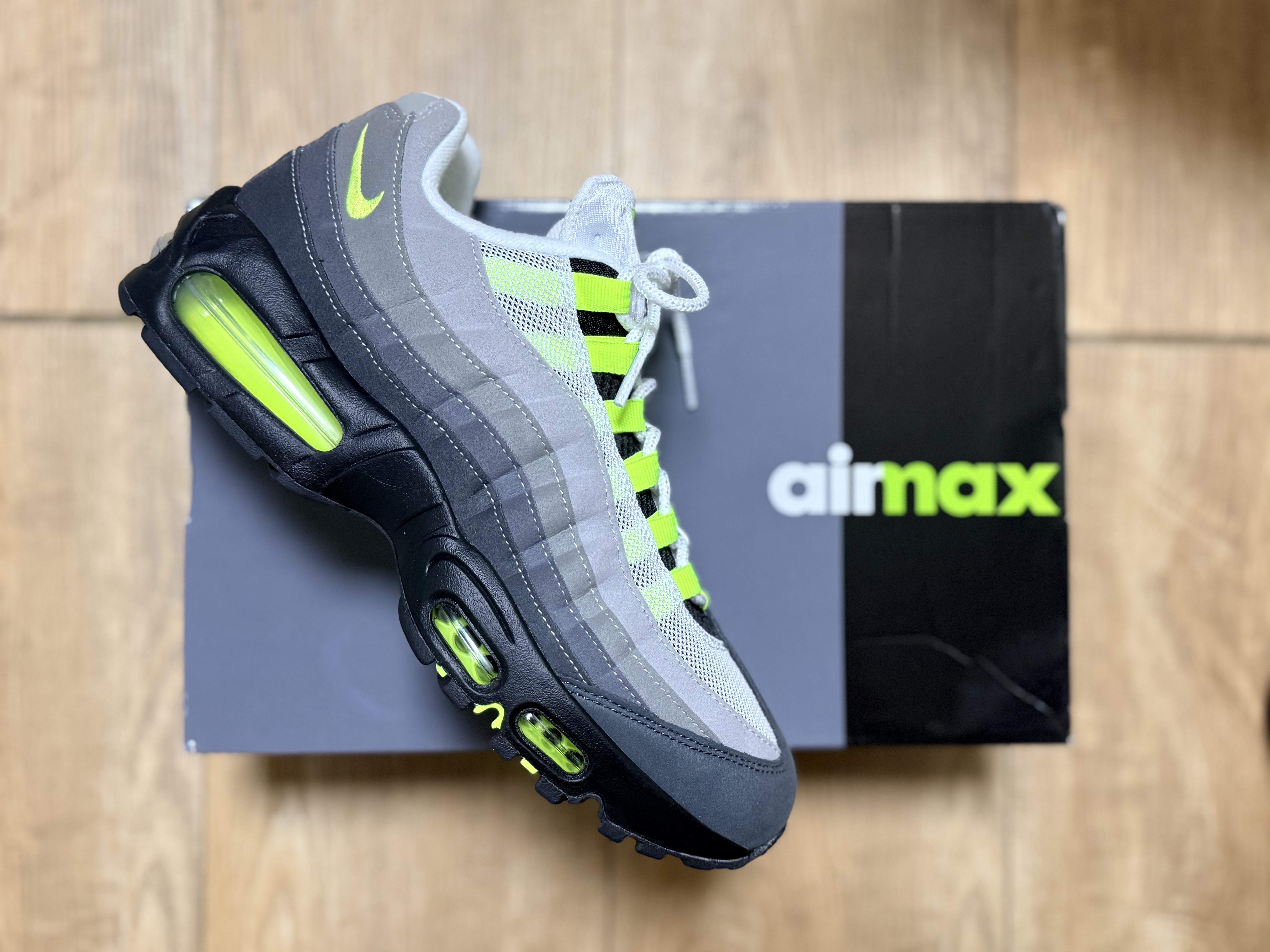 Nike Air Max 95 OG Neon 착용 스타일