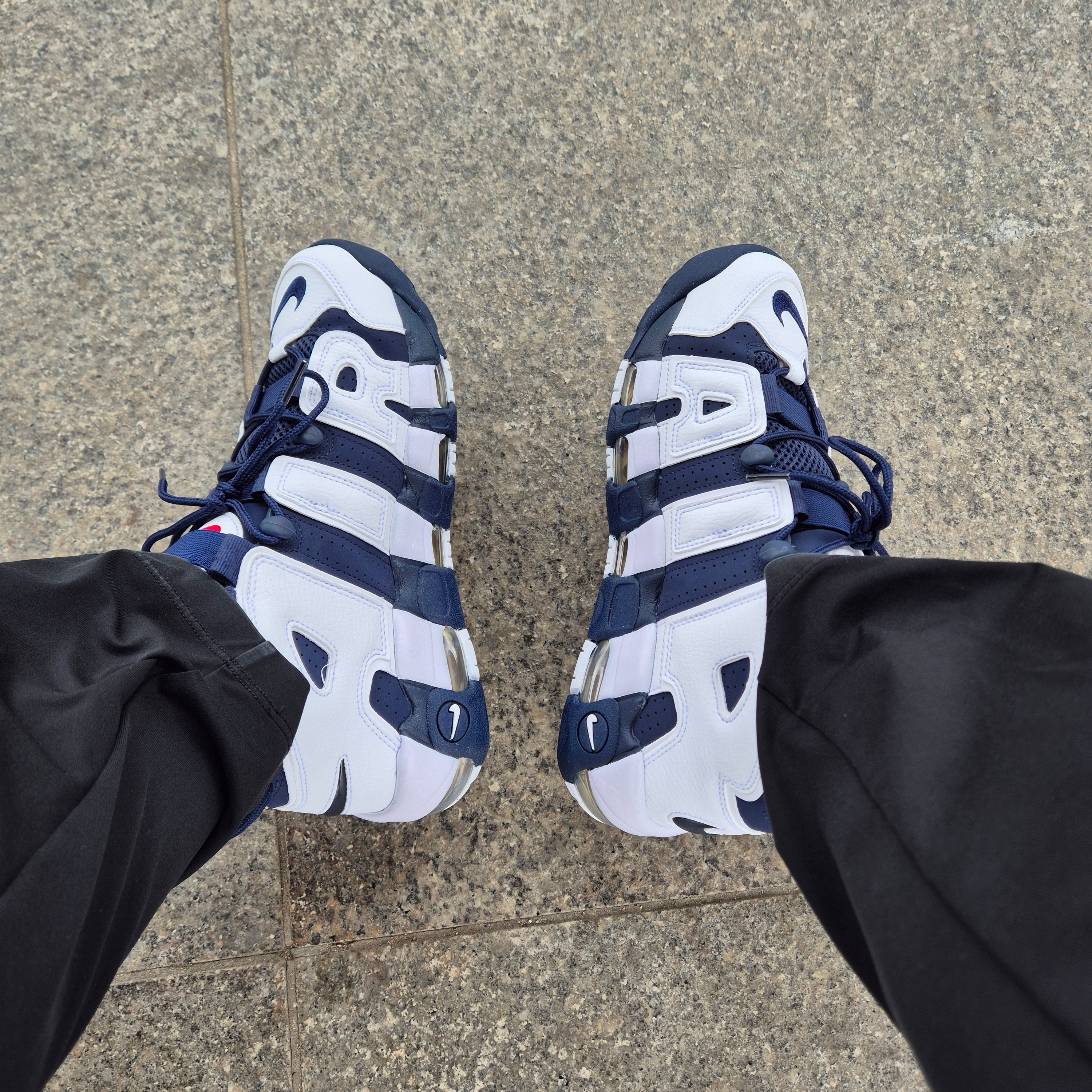 Nike Air More Uptempo 96 White Midnight Navy 착용 스타일