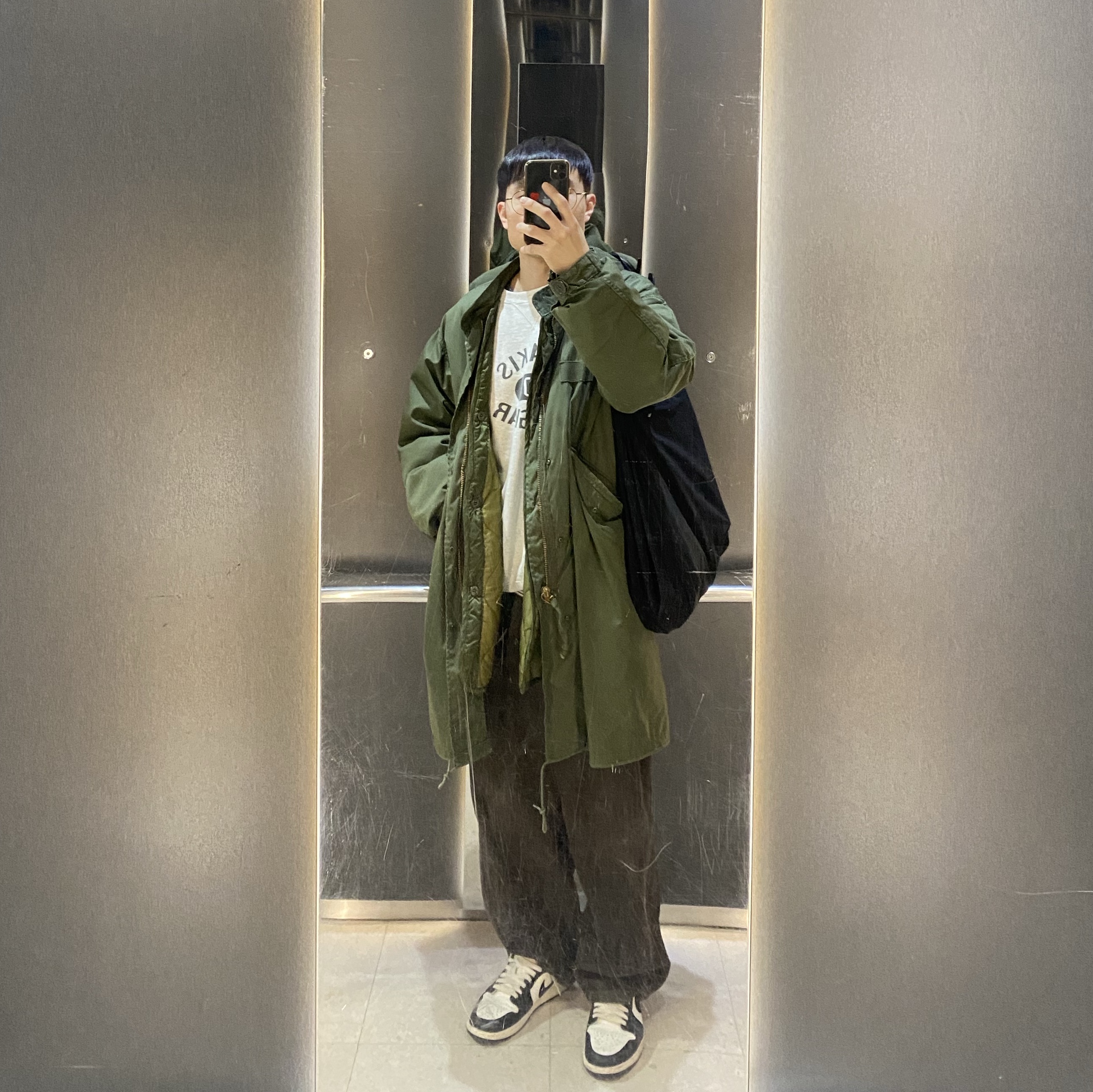 Jordan 1 Retro Low OG Mocha, Xlim Synopsis 01 Bag Black 착용 스타일