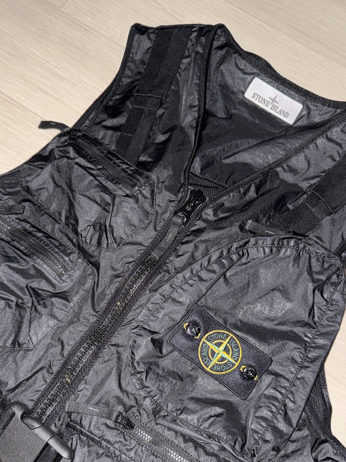 Stone Island G100006 Membrana 3L TC Breathable Water Resistant Utility Vest with Polyester Base Black - 25SS 착용 스타일 - 2