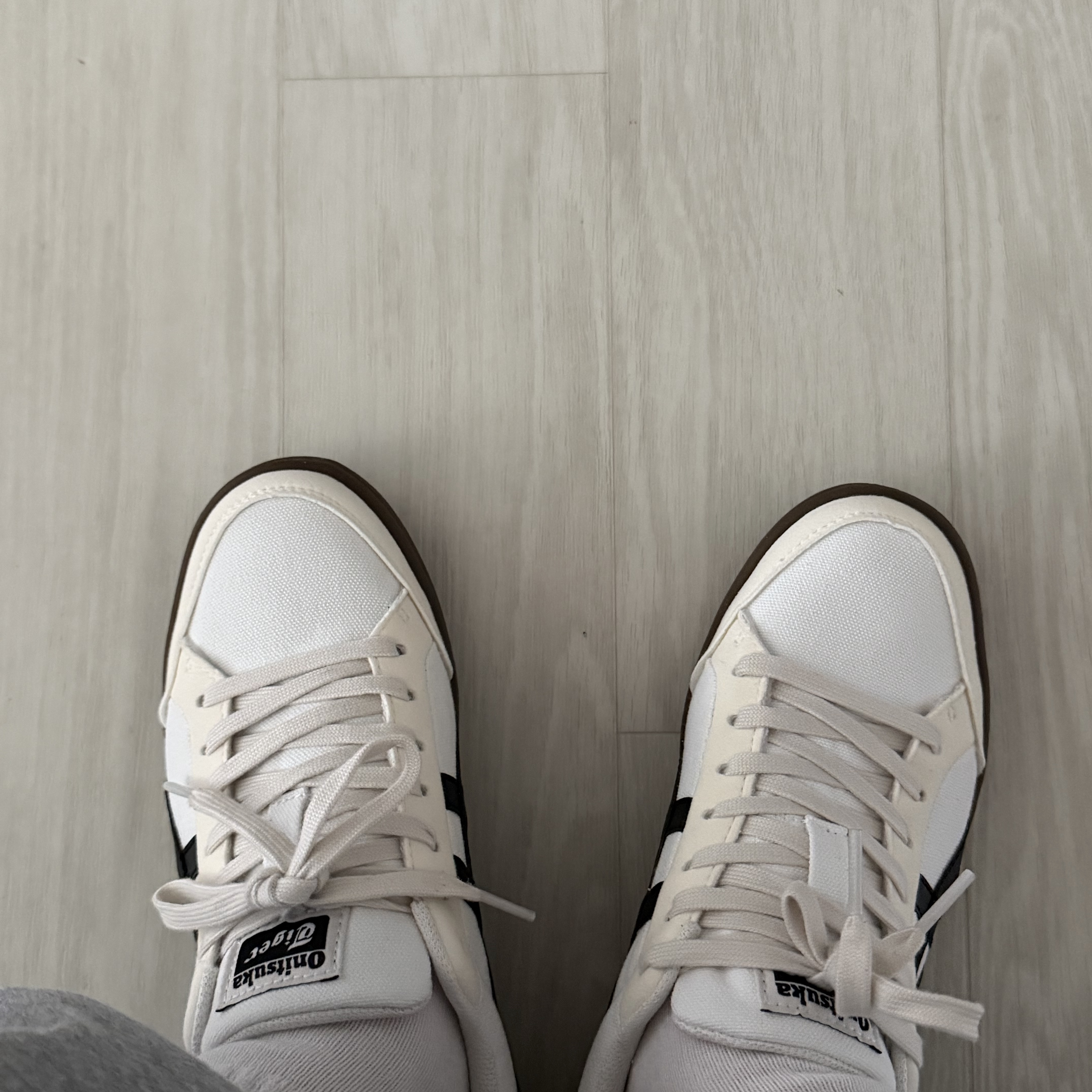 Onitsuka Tiger Advanti Cream White Black 착용 스타일 - 1