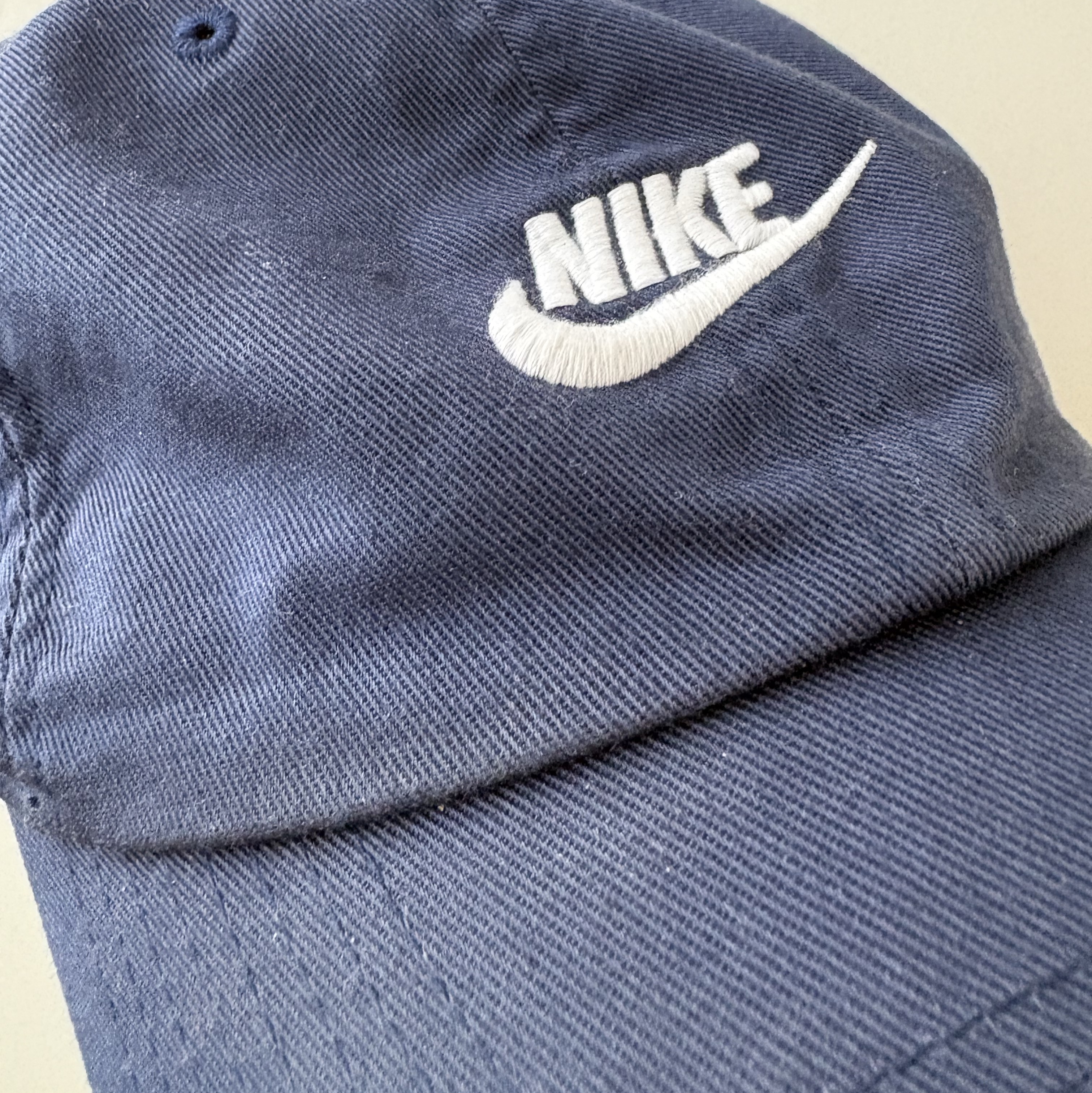 Nike Club Unstructured Futura Washed Cap Game Royal 착용 스타일