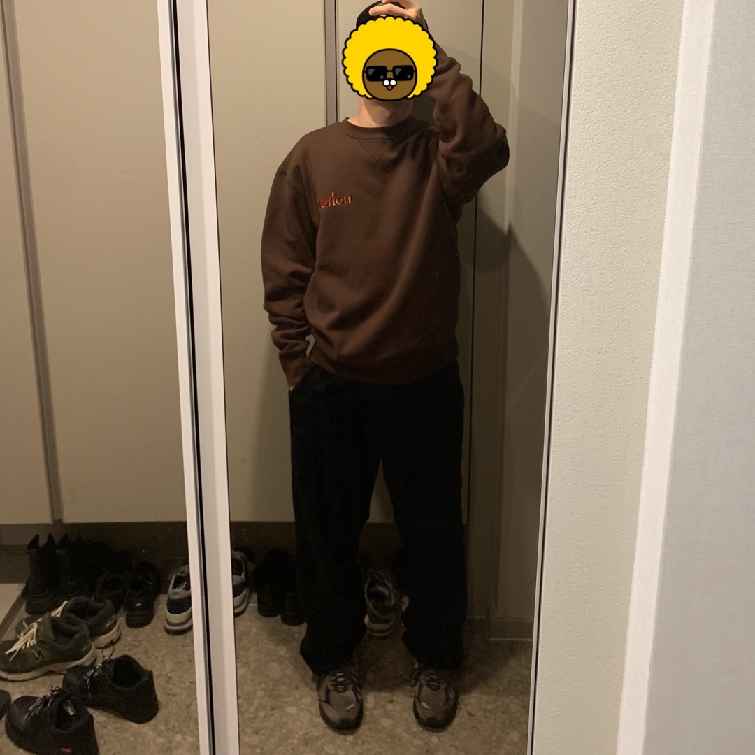 New Balance 2002R Brown Black, Uniqlo x Needles Fleece Wide Pants Black - KR 착용 스타일