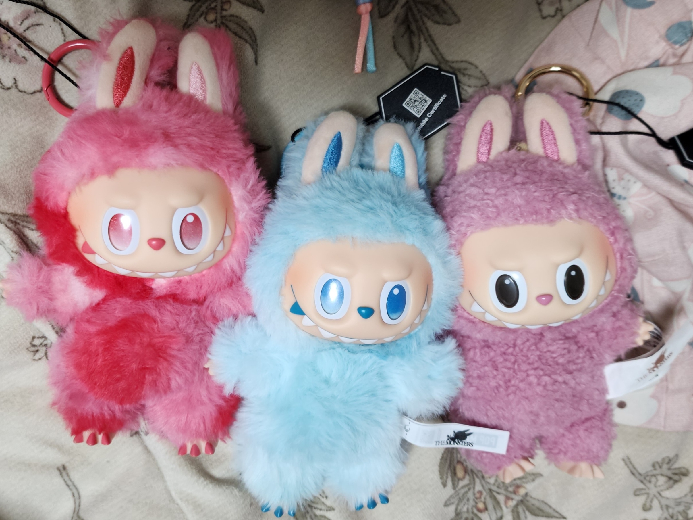 Pop Mart Labubu The Monsters Highlight Series Hope Keyring (Opened Case), Pop Mart Labubu The Monsters Highlight Series Love Keyring (Opened Case) 착용 스타일 - 1