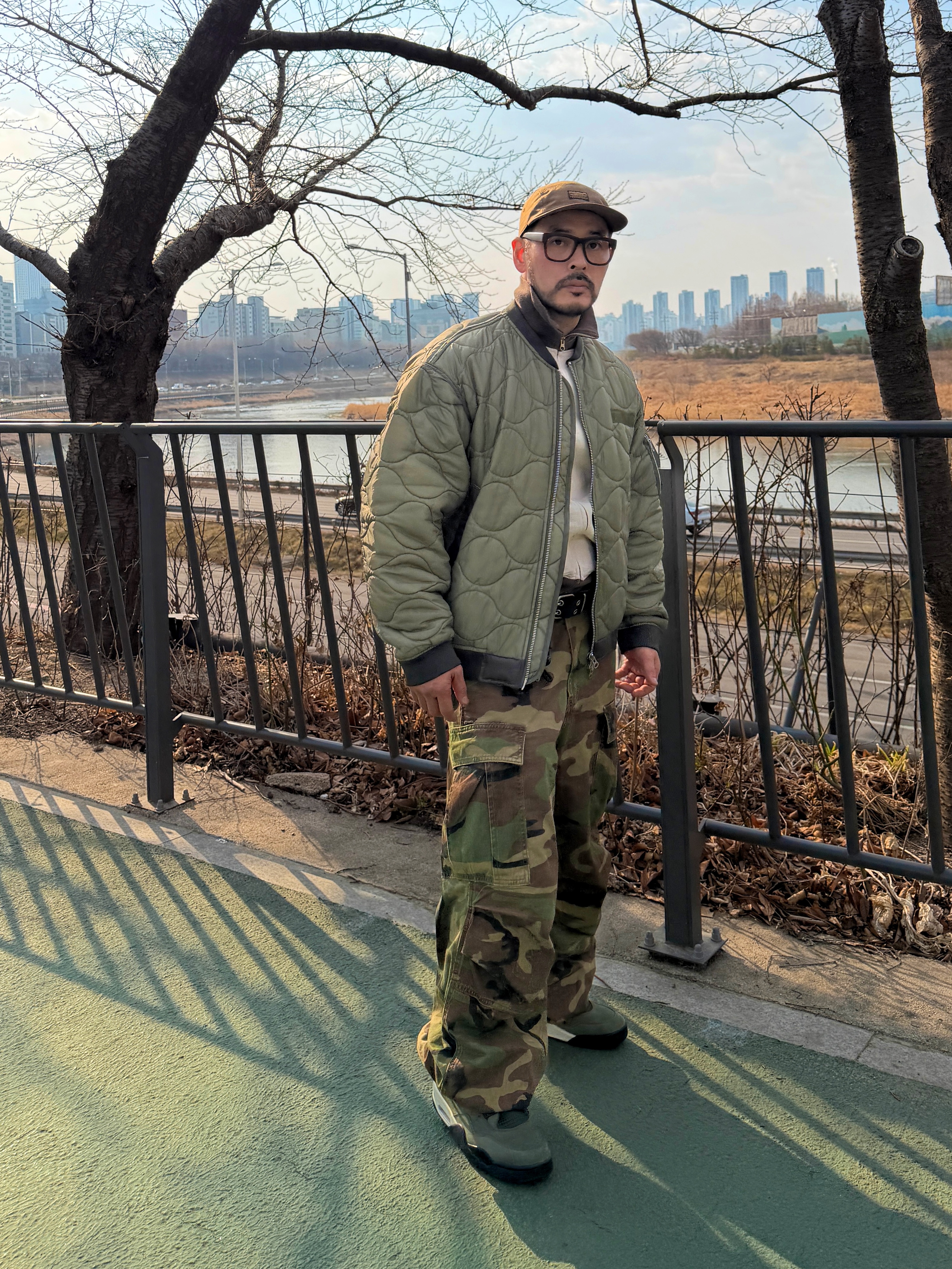 Jordan 4 x Undefeated Retro OG SP Deep Green and Clementine 착용 스타일 - 5