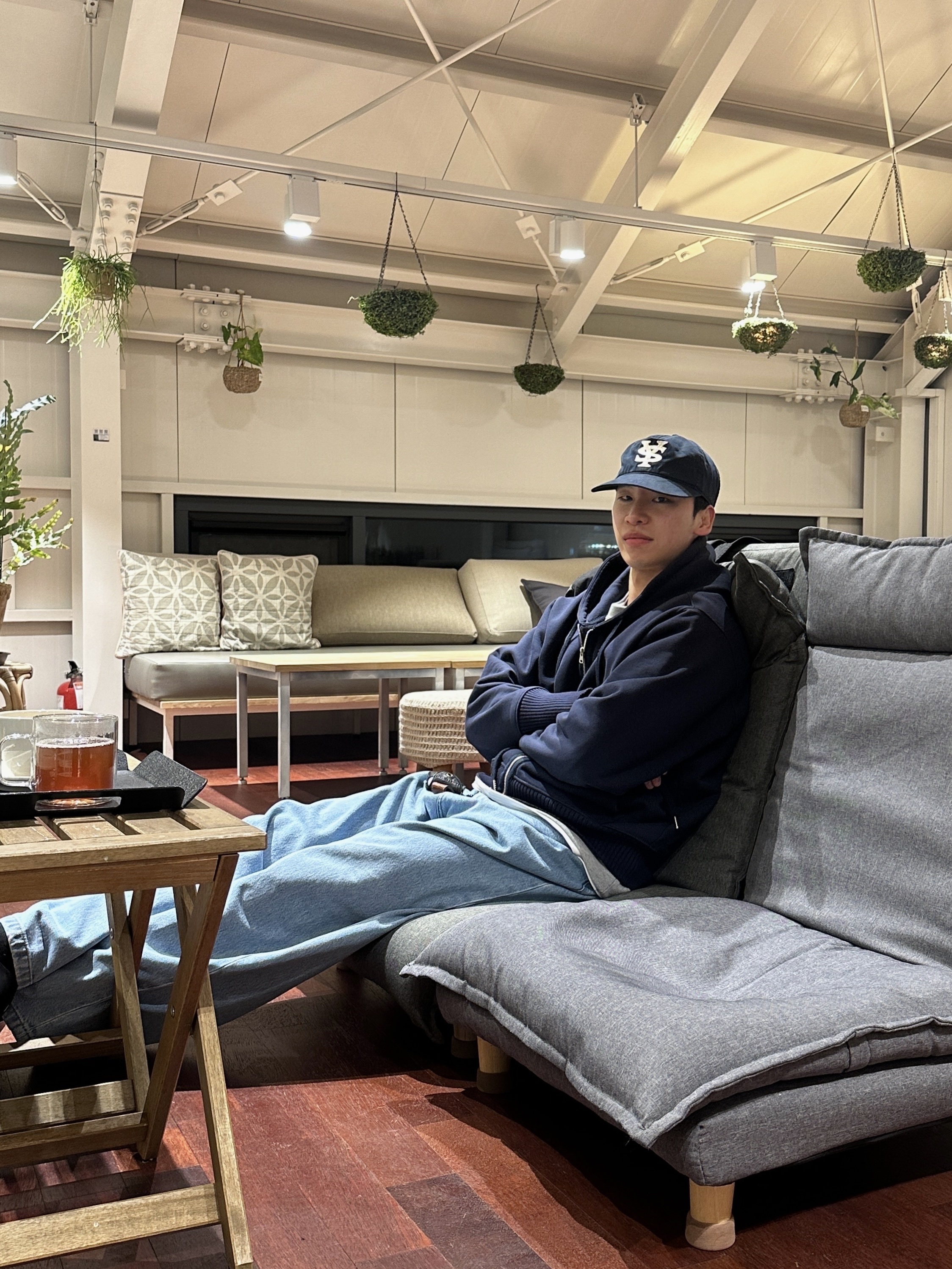 Carhartt WIP Brandon Pants Blue Heavy Stone Bleached, Sunday Ceremony Sy Logo 5 Panel Cotton Cap - Navy 착용 스타일 - 3
