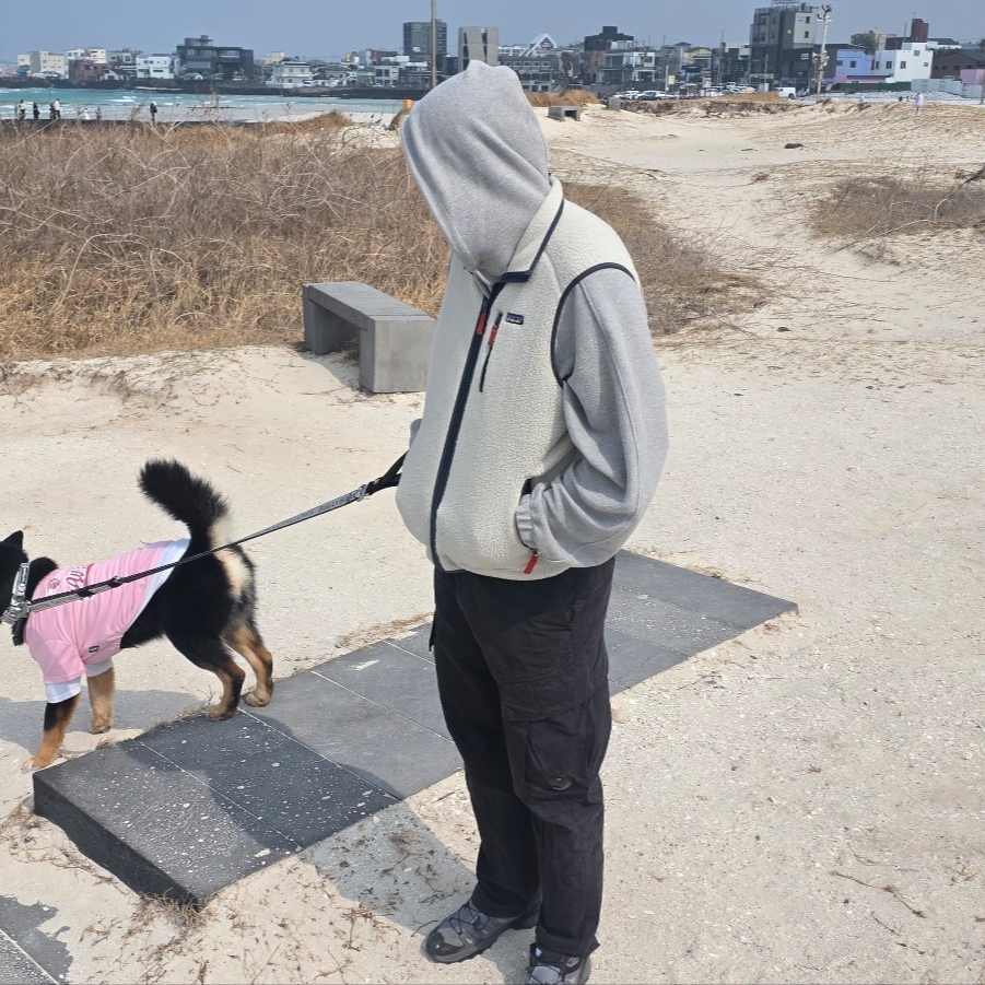 C.P. Company Flatt Nylon Loose Cargo Pants Black - 23FW, Patagonia Retro Pile Fleece Vest Pelican 착용 스타일 - 2