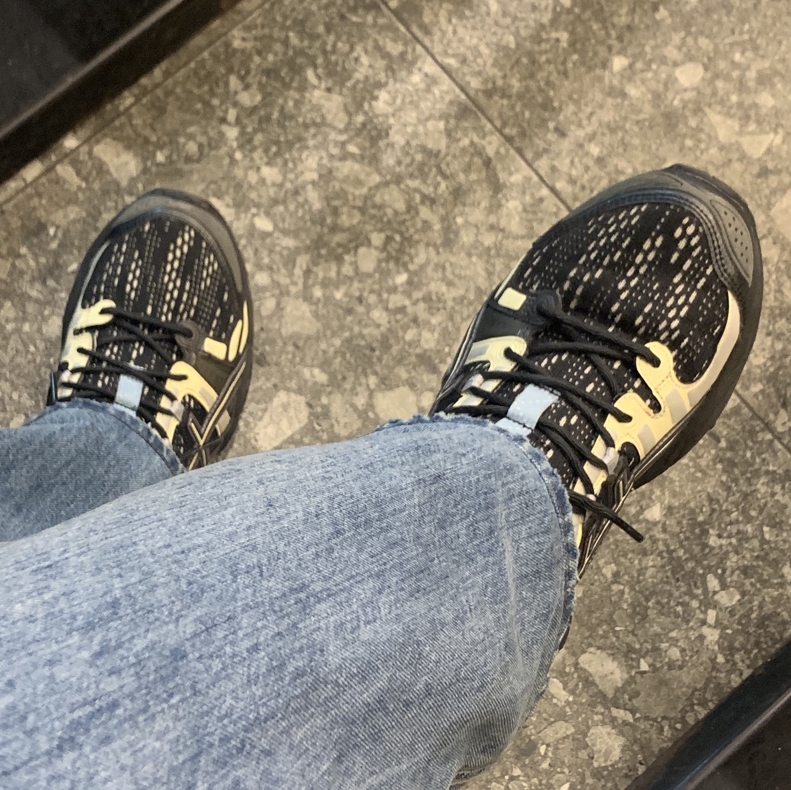 Asics UB5-S Gel-Nimbus 9 Black Gunmetal 착용 스타일