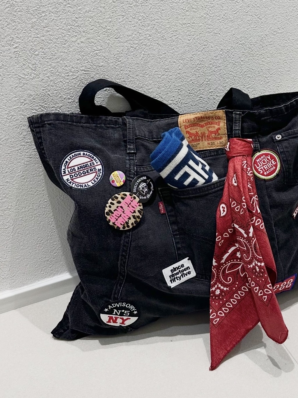 HIGHTIDE FRANKIE Frankie Badge Set B, Human Made Heart Pins Red 착용 스타일 - 2