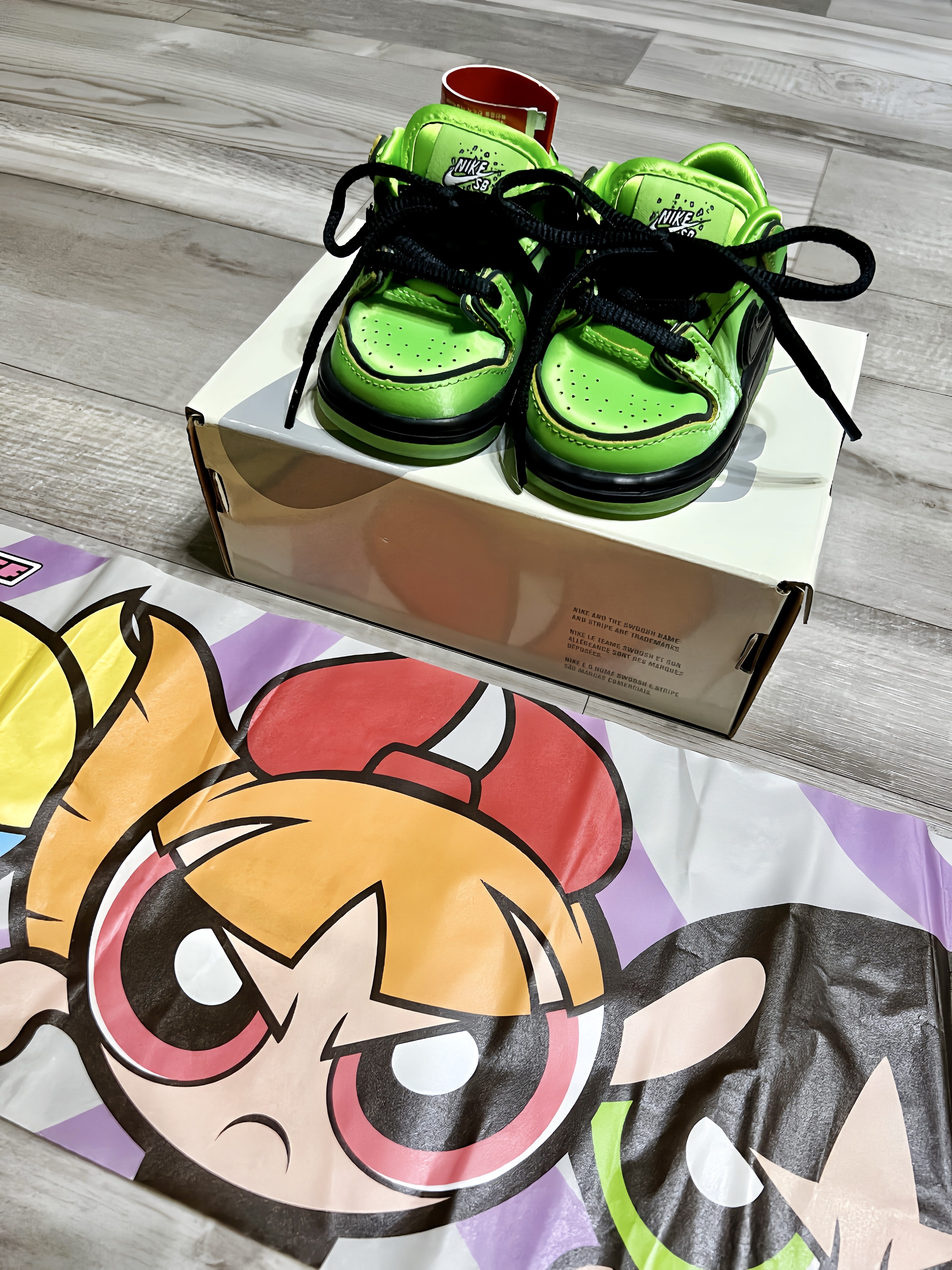 (TD) Nike x The Powerpuff Girls SB Dunk Low Pro QS Buttercup 착용 스타일 - 4