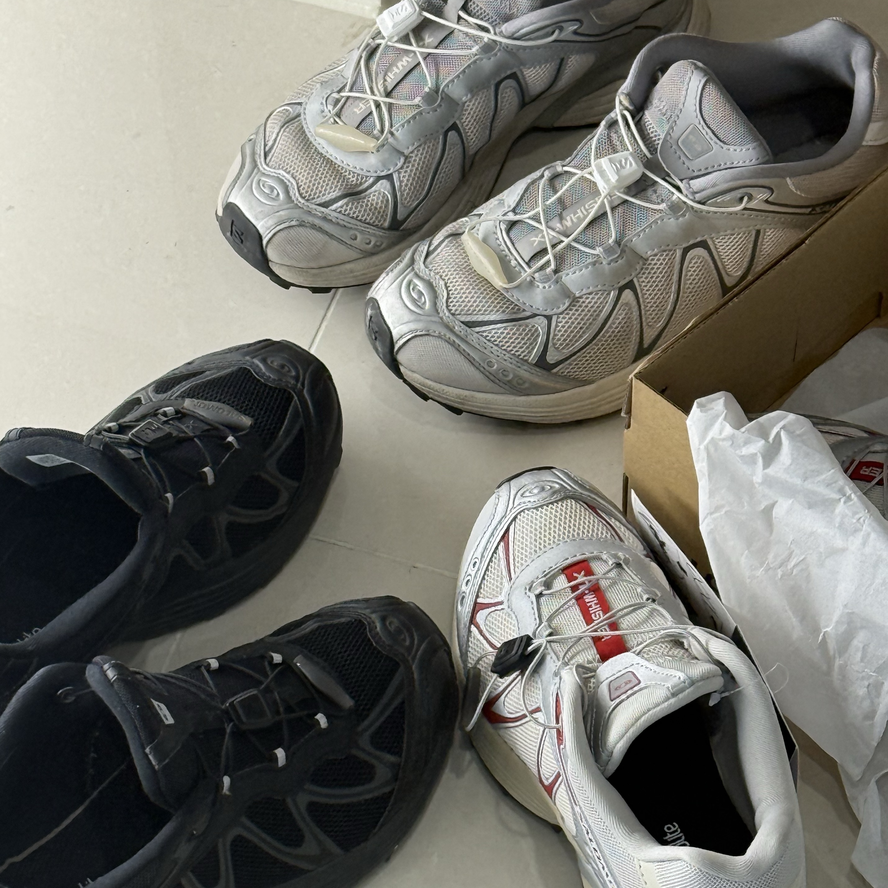 Salomon Advanced XT-Whisper Almond Milk Footwear Silver, Salomon XT-Whisper Black Asphalt 착용 스타일 - 3