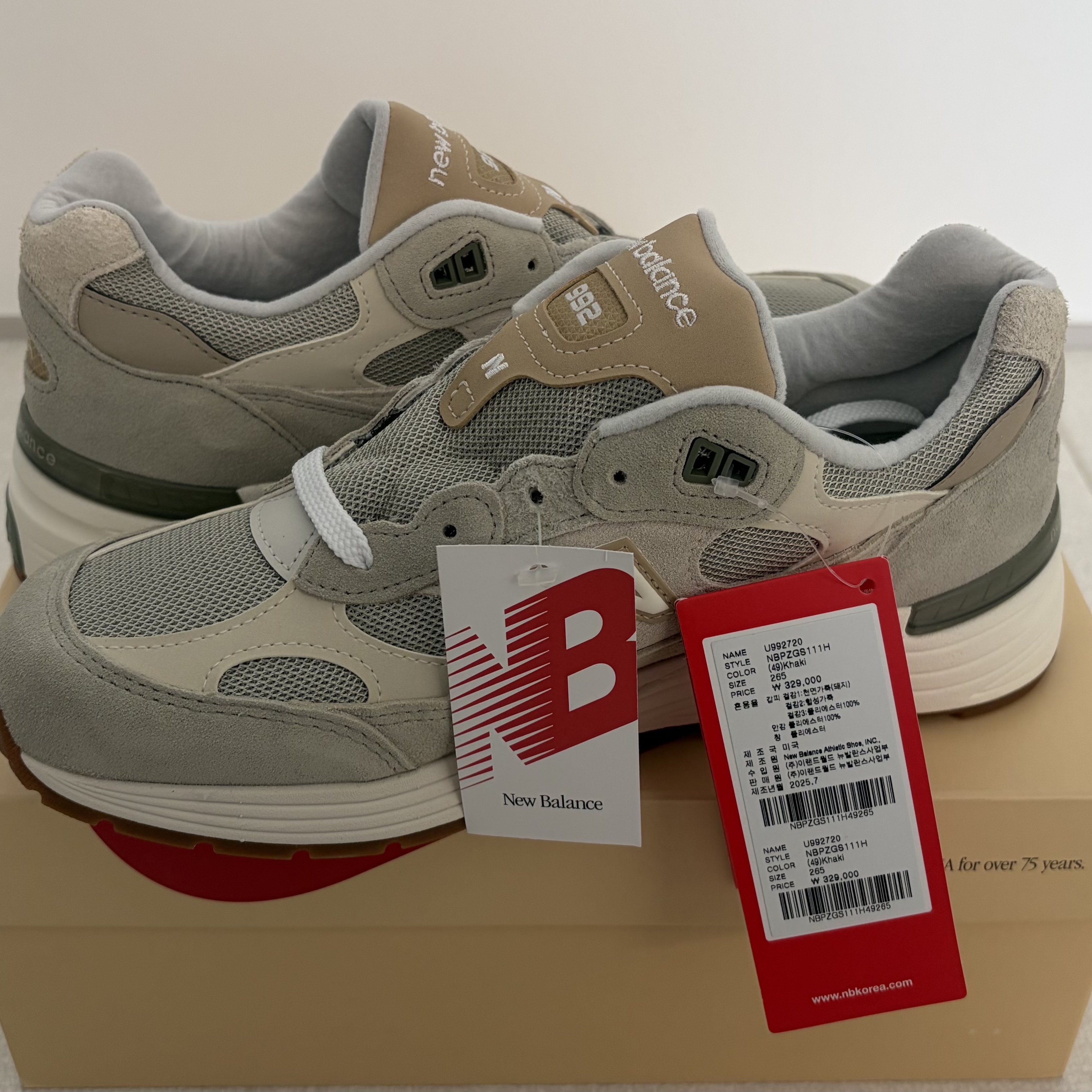 New Balance x Teddy Santis 992 Made in USA Olivine Incense 착용 스타일 - 2