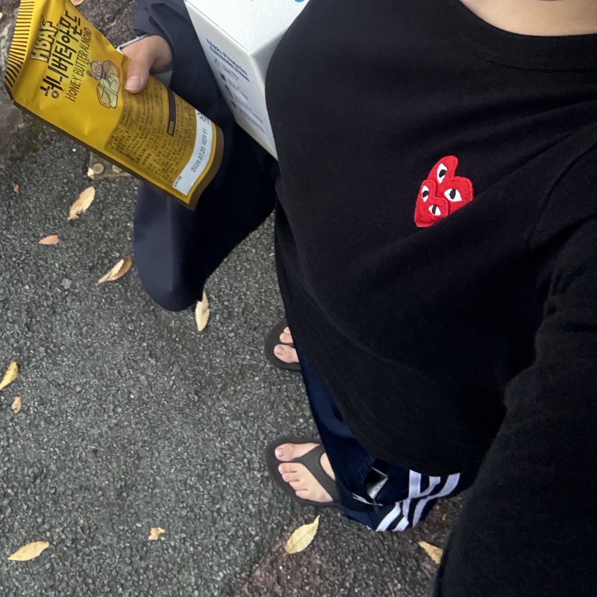 Play Comme des Garcons Double Heart LS T-Shirt Black 착용 스타일