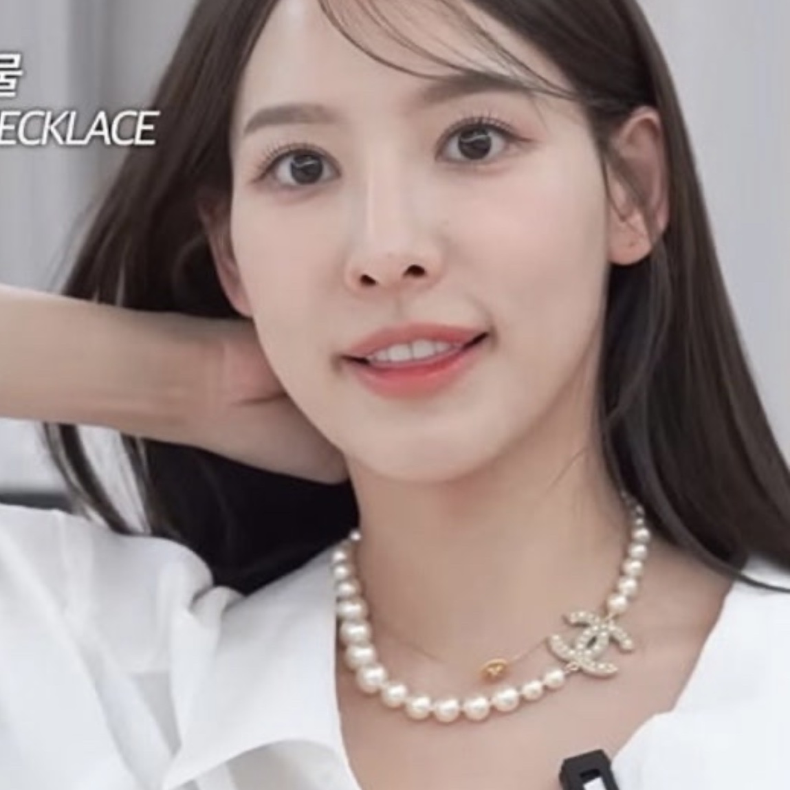 (W) Chanel Necklace Metal Glass Pearls Resin & Gold Pearly White Crystal 착용 스타일