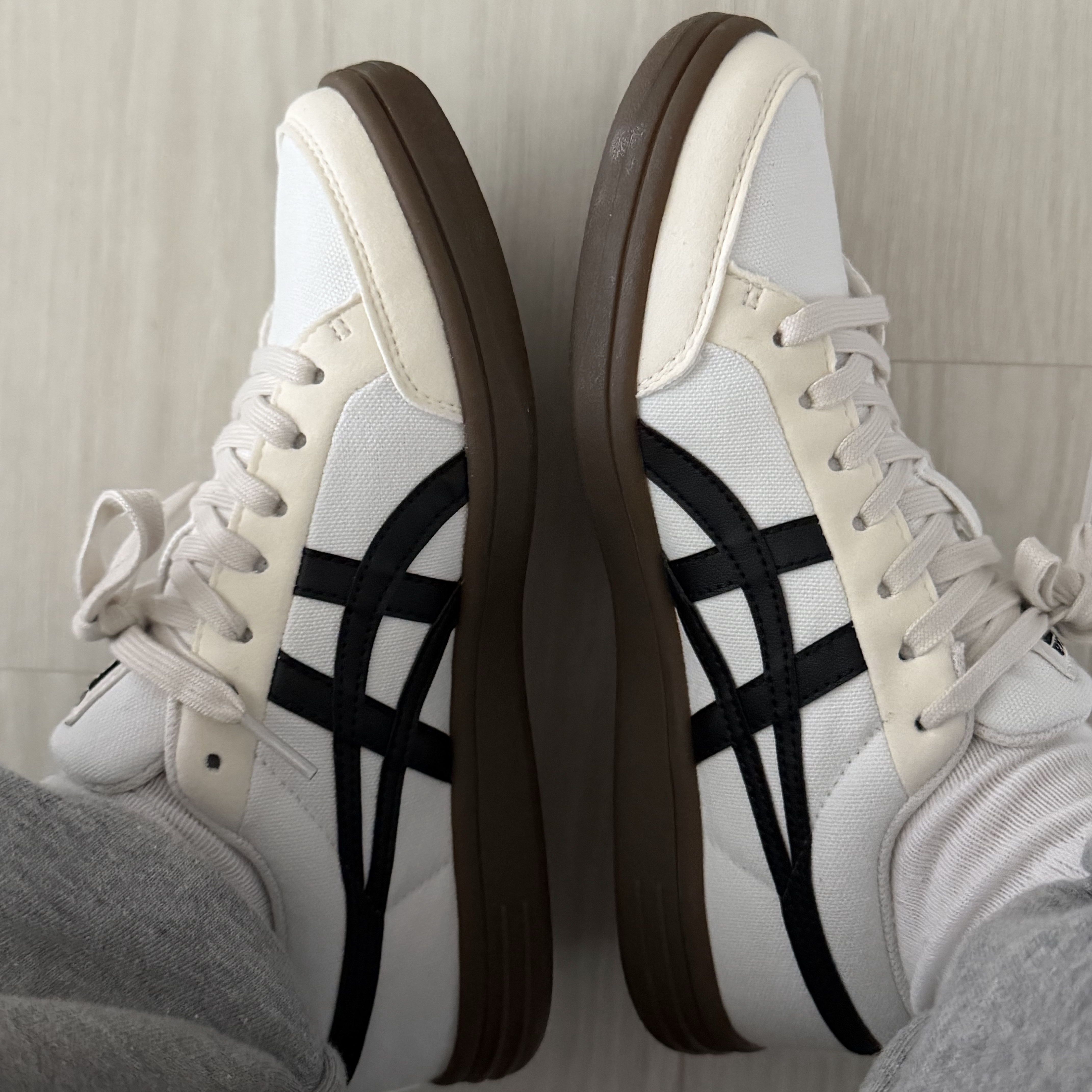 Onitsuka Tiger Advanti Cream White Black 착용 스타일 - 2