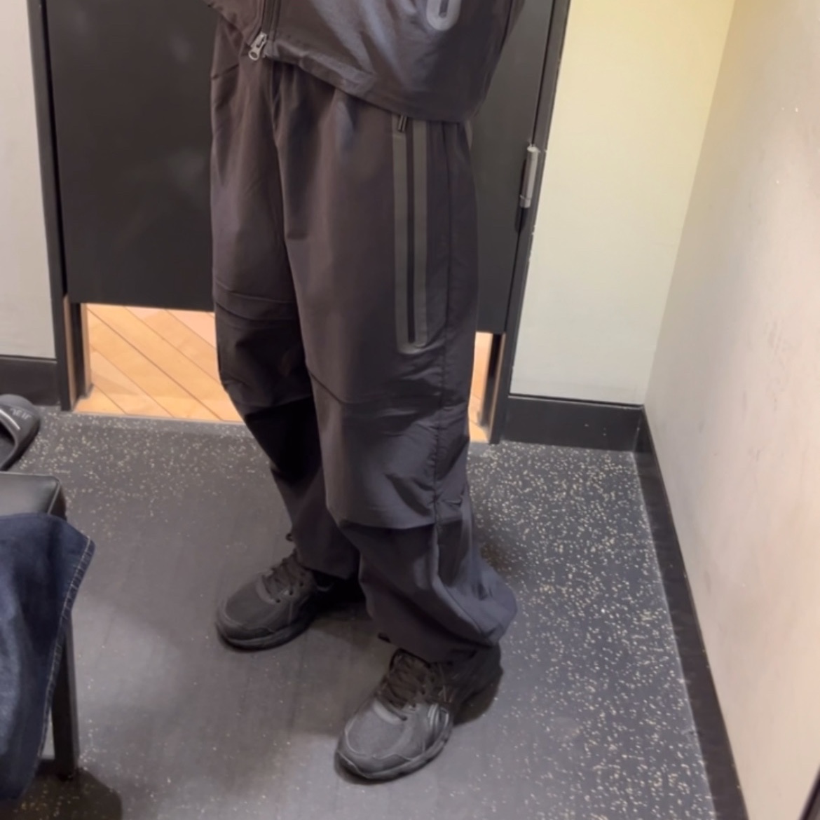 Nike Tech Woven Open Hem Pants Black - Asia, Asics Jog 100 T Black - 4E Extra Wide 착용 스타일