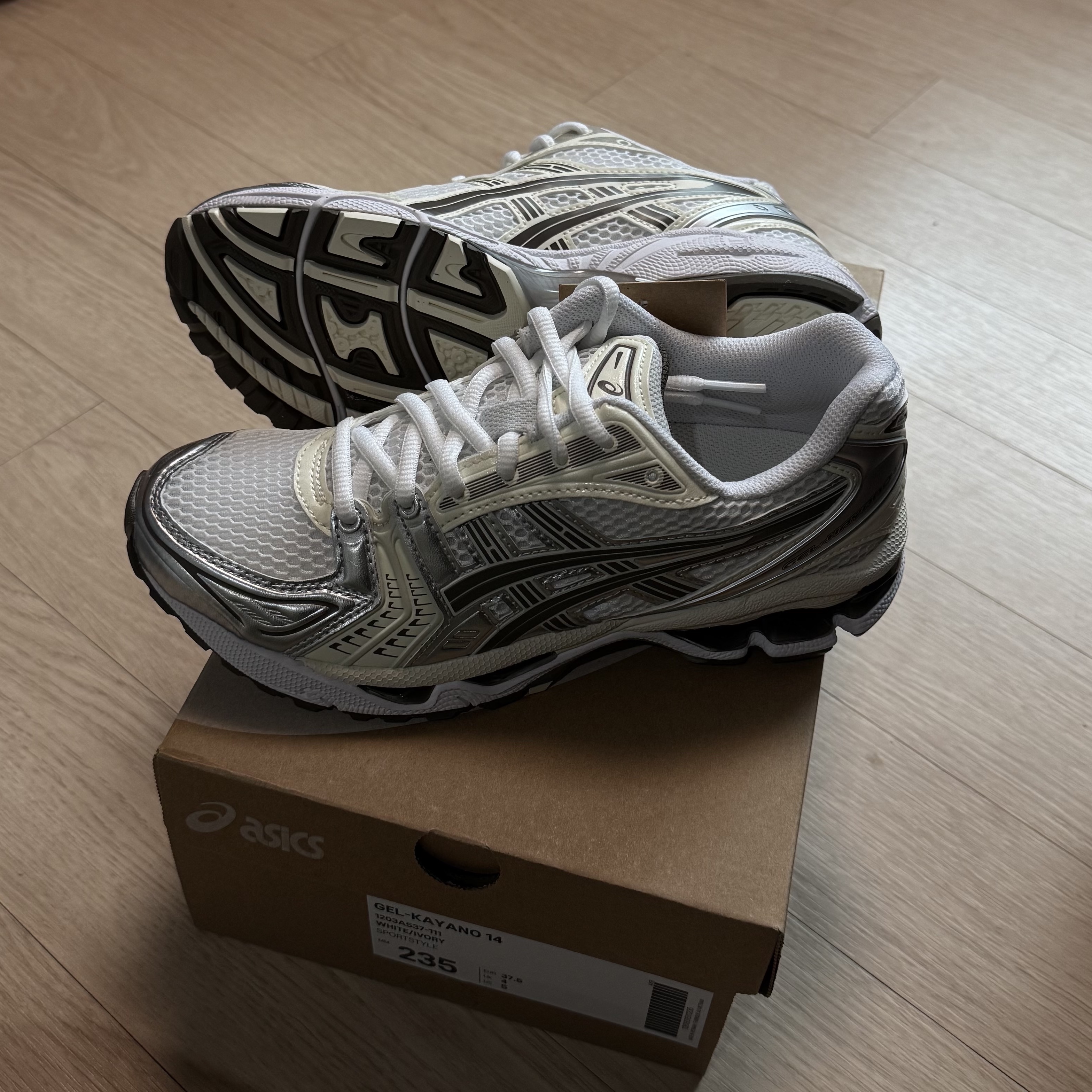 Asics Gel-Kayano 14 White Ivory, (W) Asics Gel-Kayano 14 White Midnight 착용 스타일