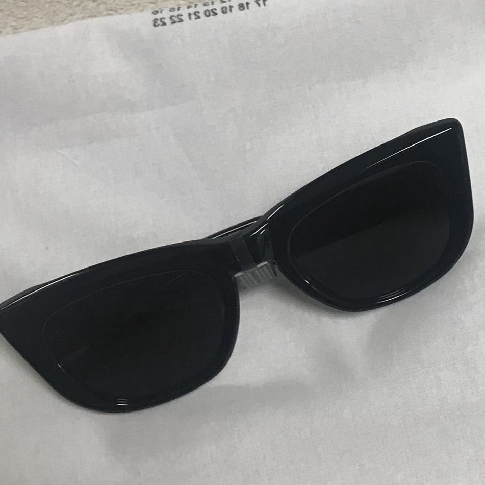 Gentle Monster x Maison Margiela MM108 Black Black 착용 스타일