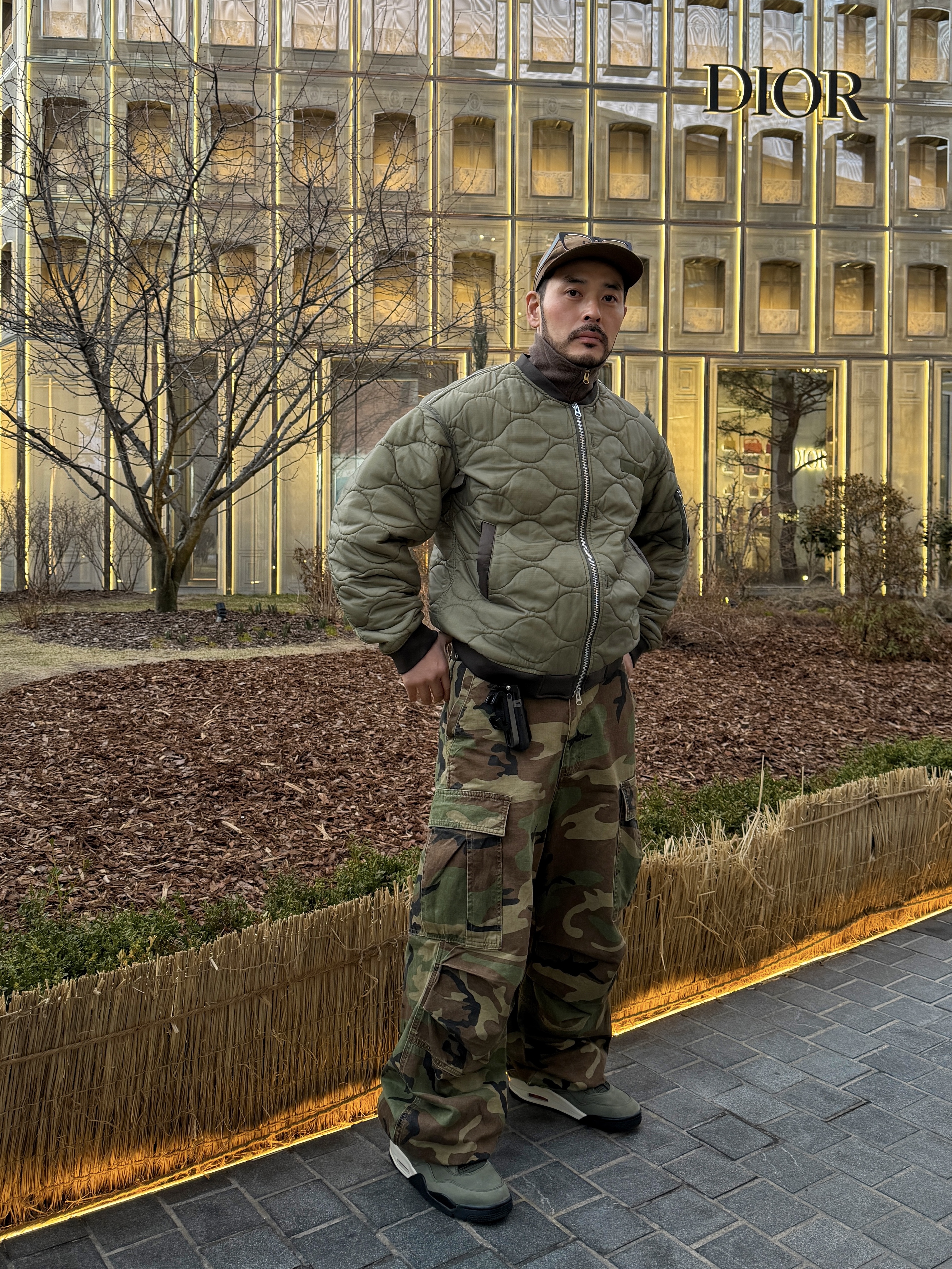 Jordan 4 x Undefeated Retro OG SP Deep Green and Clementine 착용 스타일 - 9