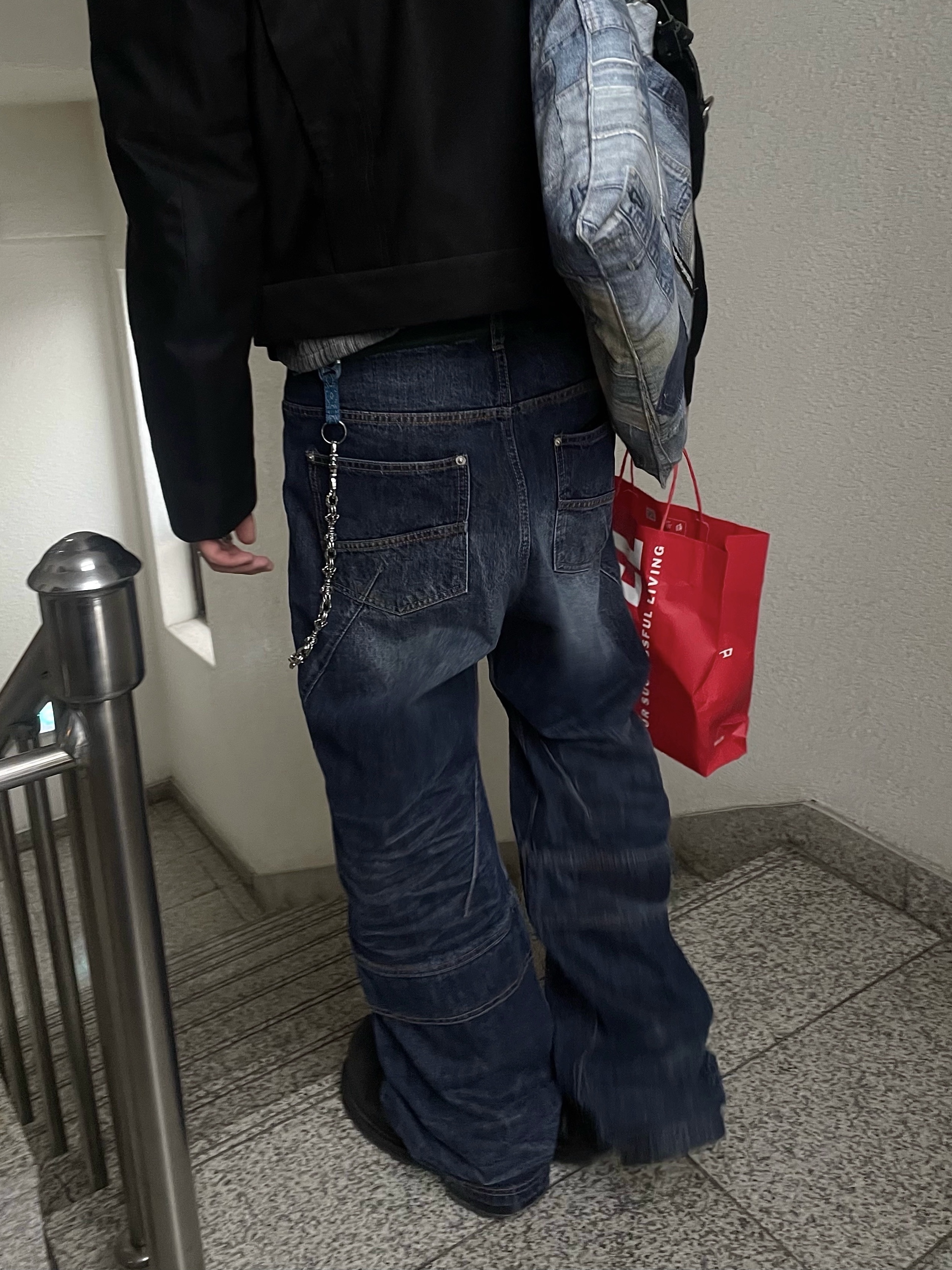 Farfromwhat Far Cutline Denim Pants, [KREAM 단독] Nonnod SS Cropped Rider Jacket Matt Black 착용 스타일 - 4